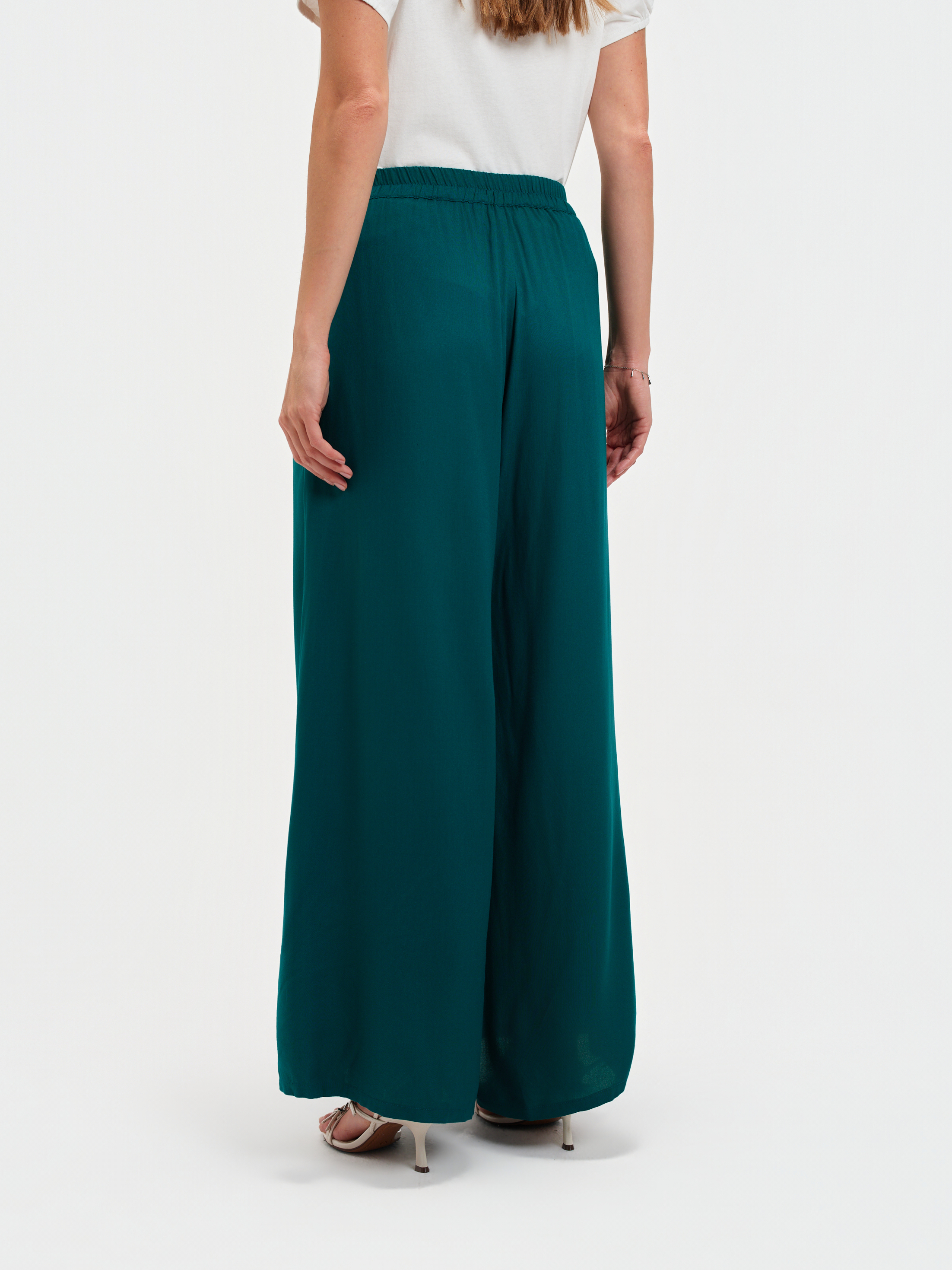 Turkusowe spodnie z szerokimi nogawkami 