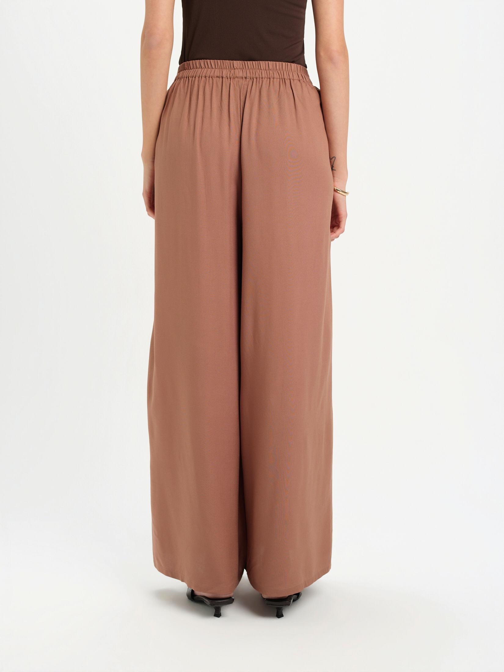 Beżowe spodnie z wiskozy 