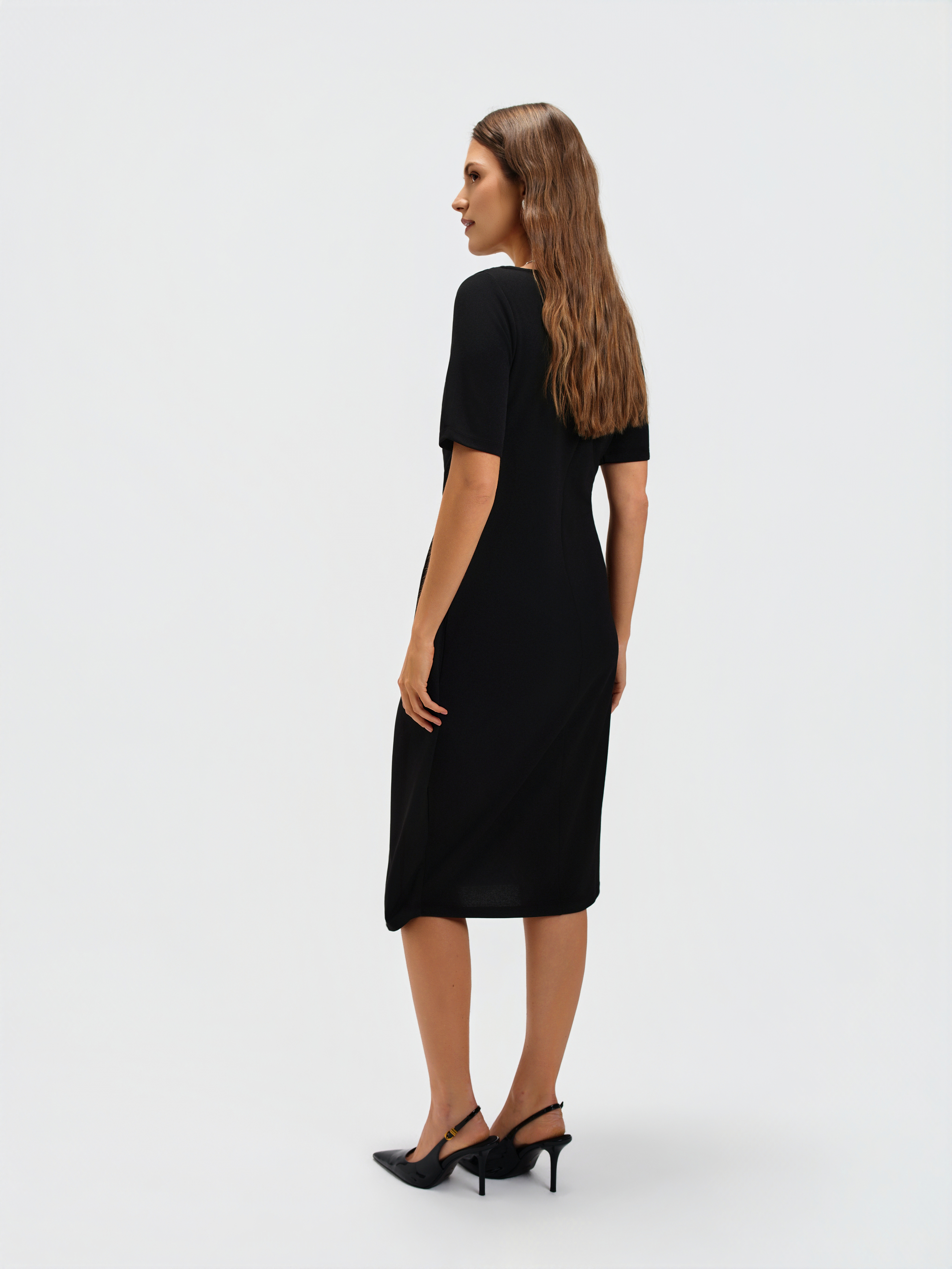 Czarna sukienka z węzłem 