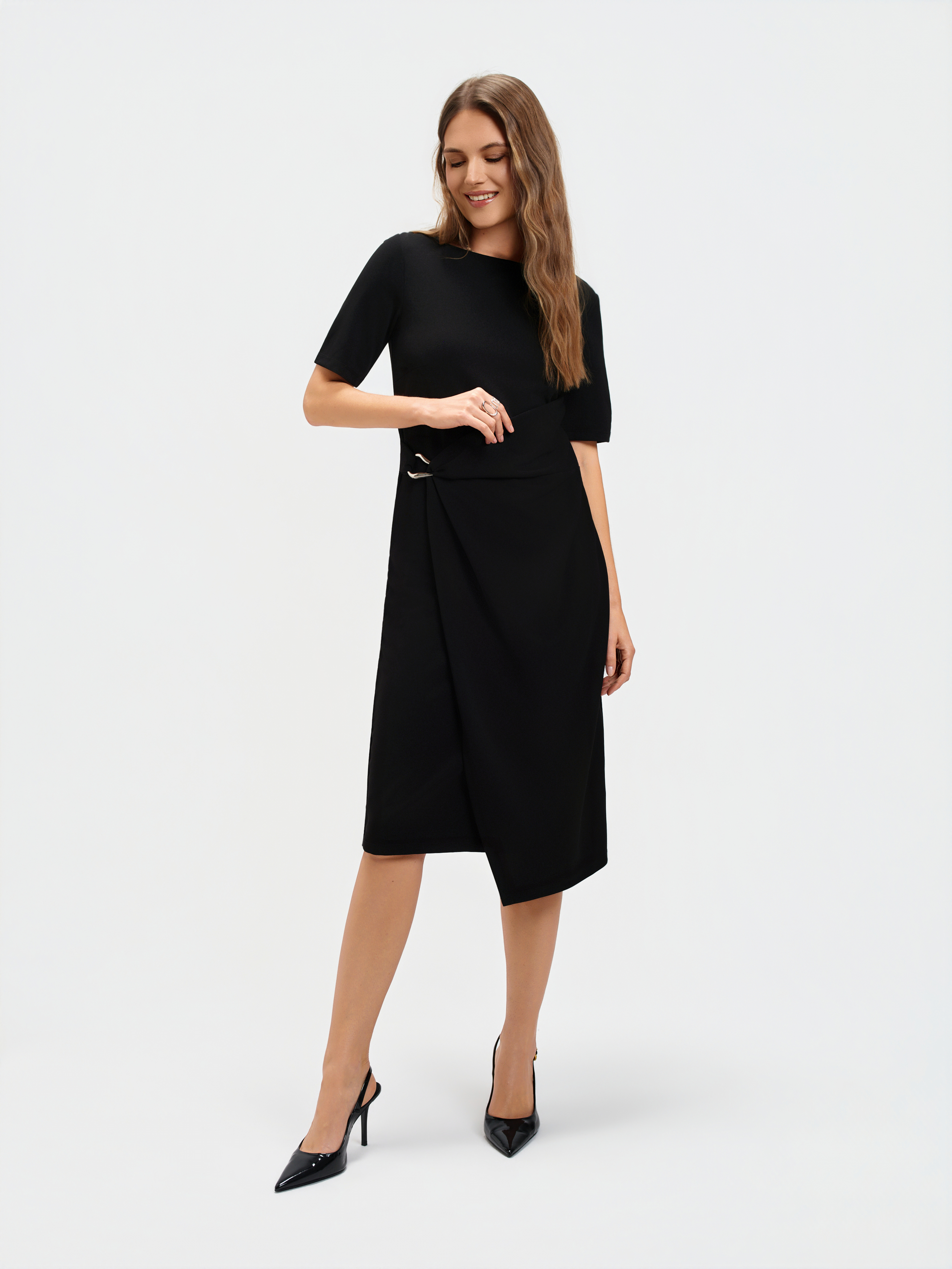 Czarna sukienka z węzłem 