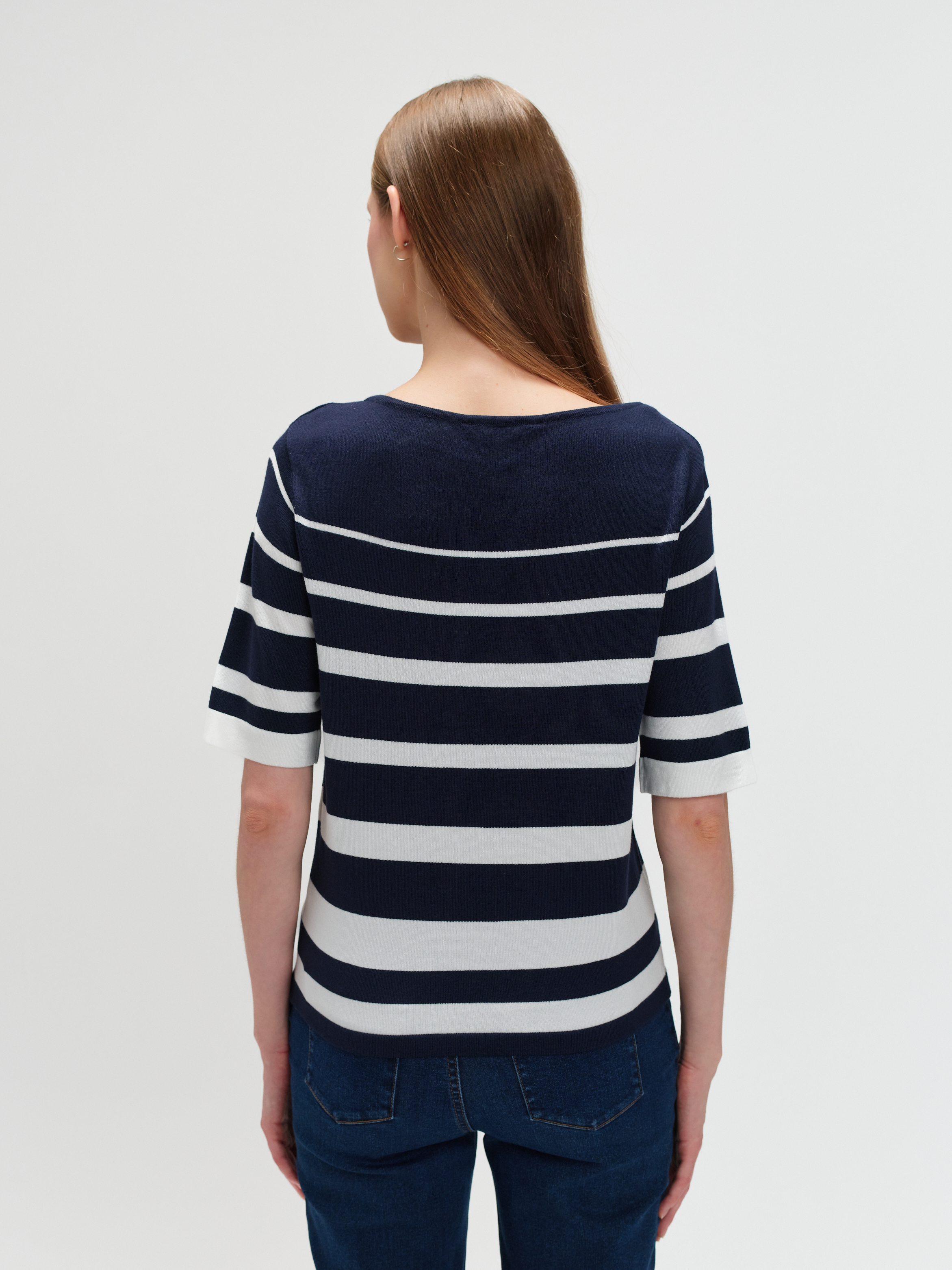 Granatowy sweter w paski 