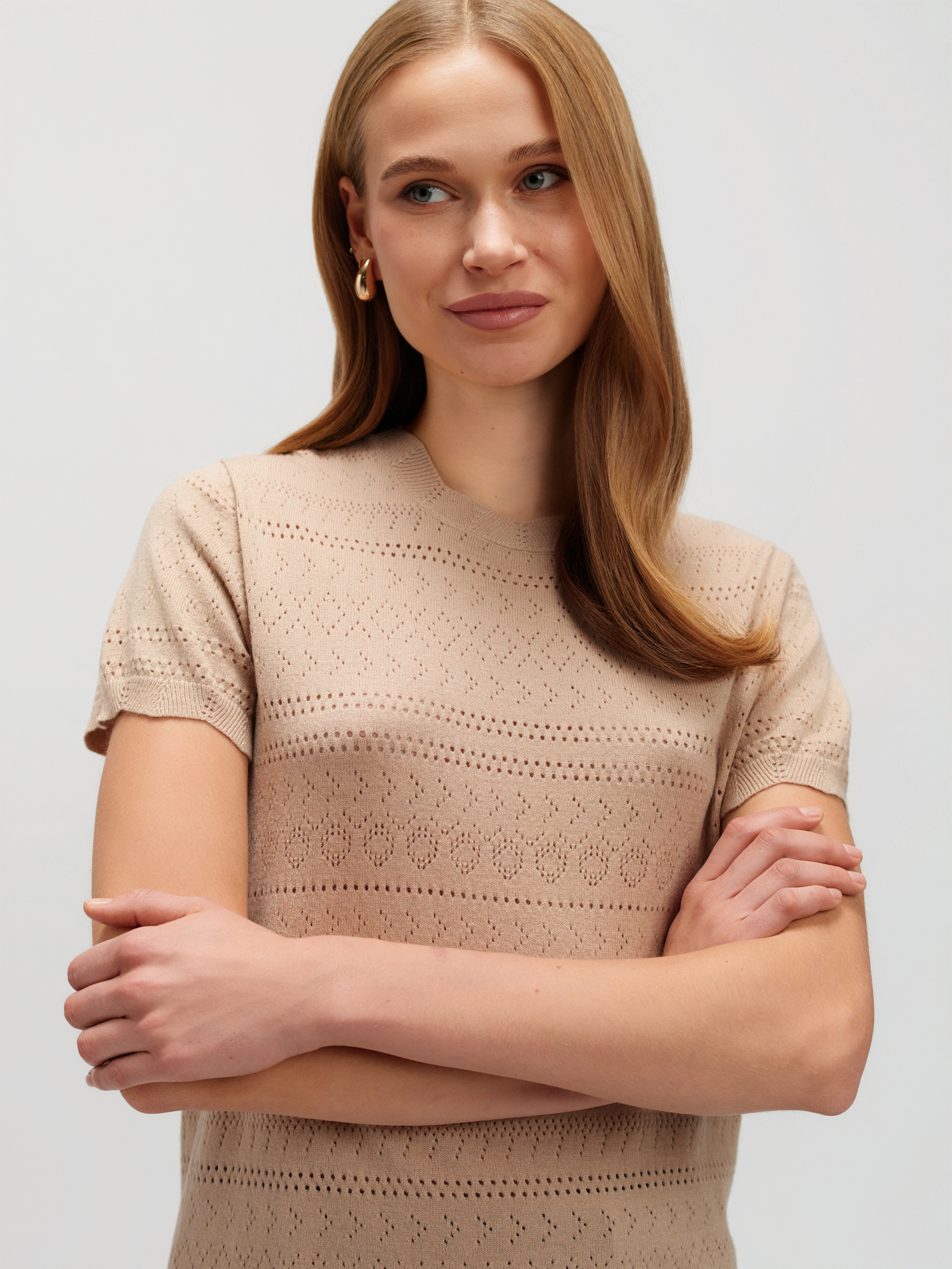 Sweter z ażurowym haftem beż