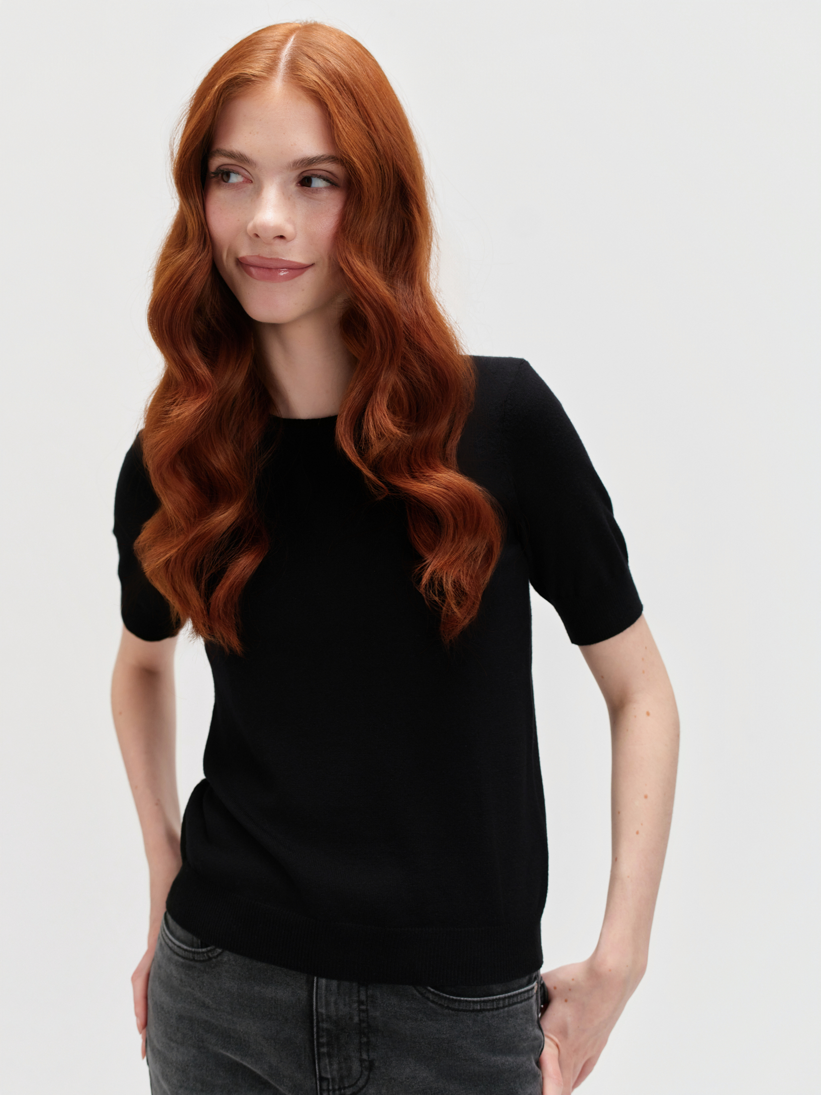 Dopasowany sweter krótki rękaw 