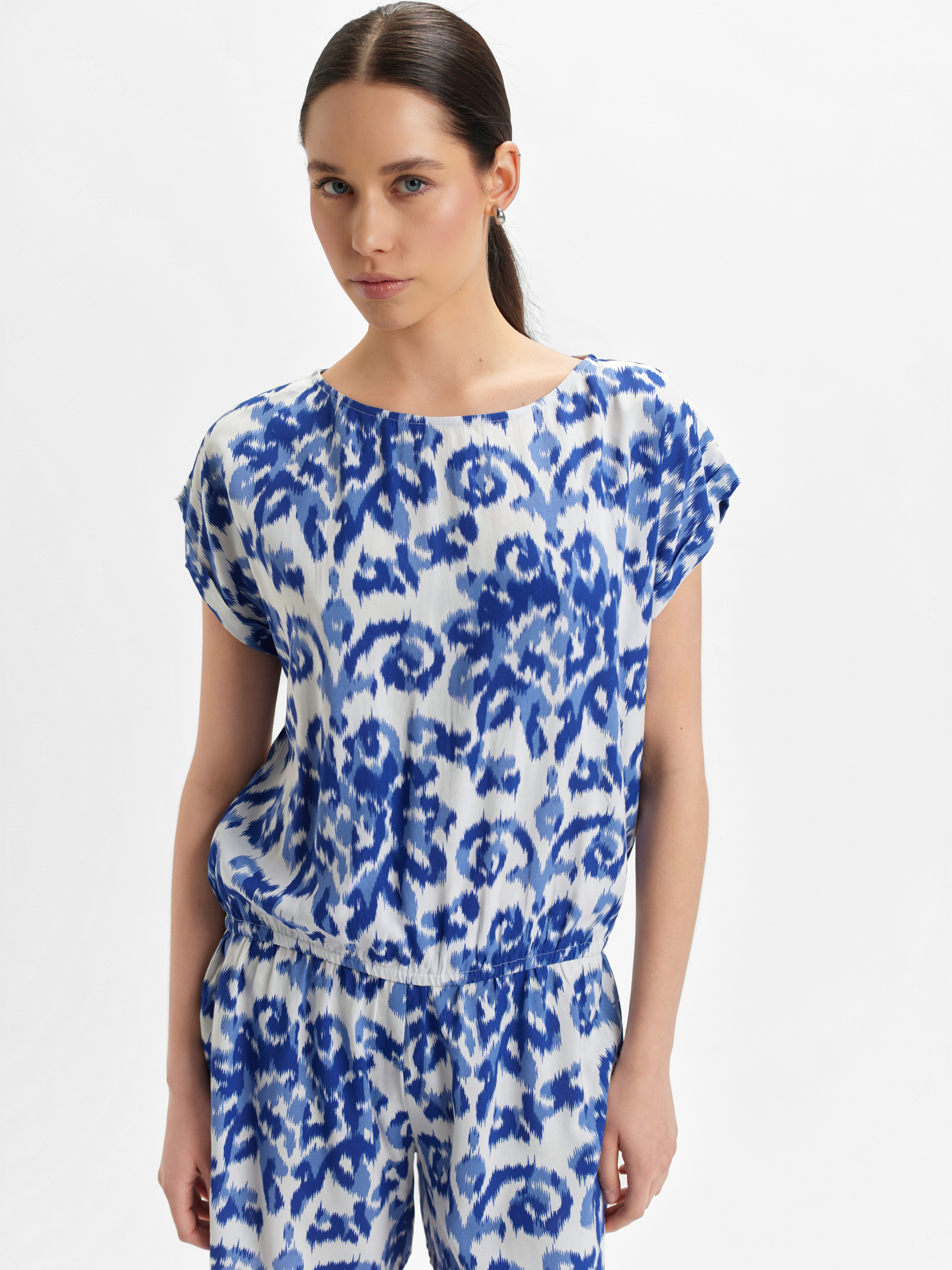 Niebieskie szorty z printem 