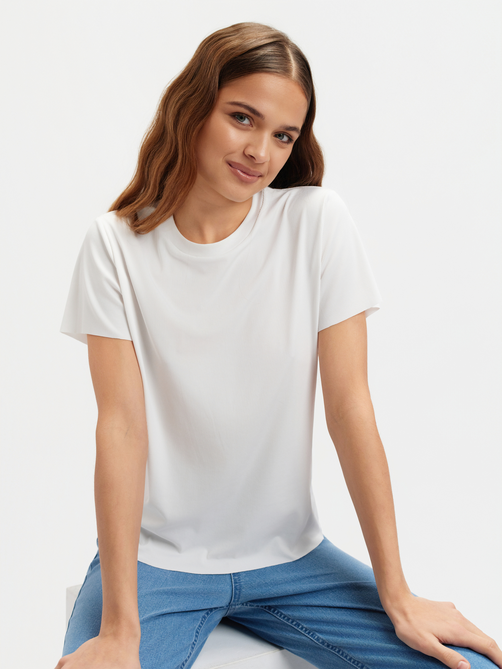 Prążkowany biały t-shirt 