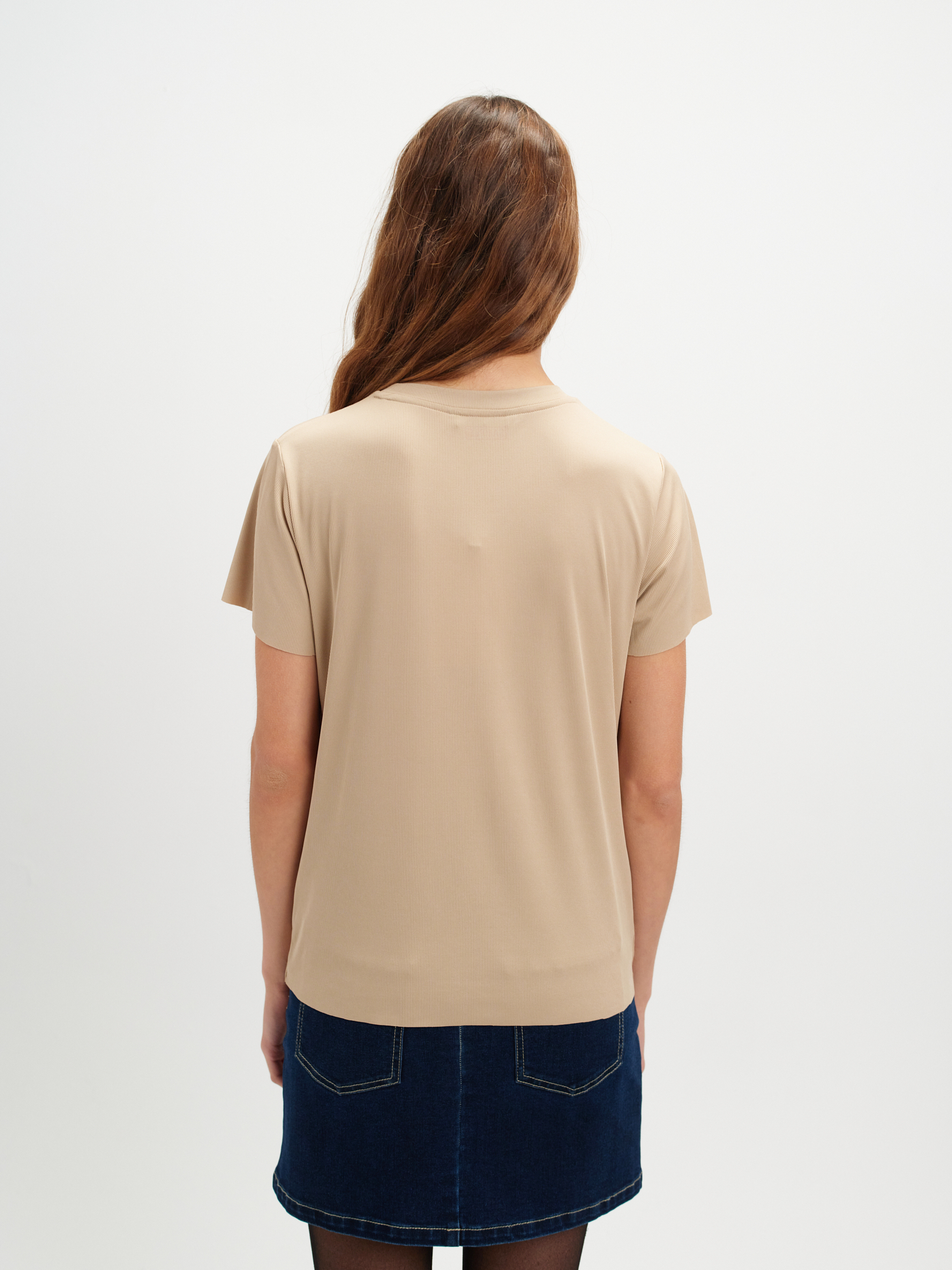 Prążkowany beżowy t-shirt 