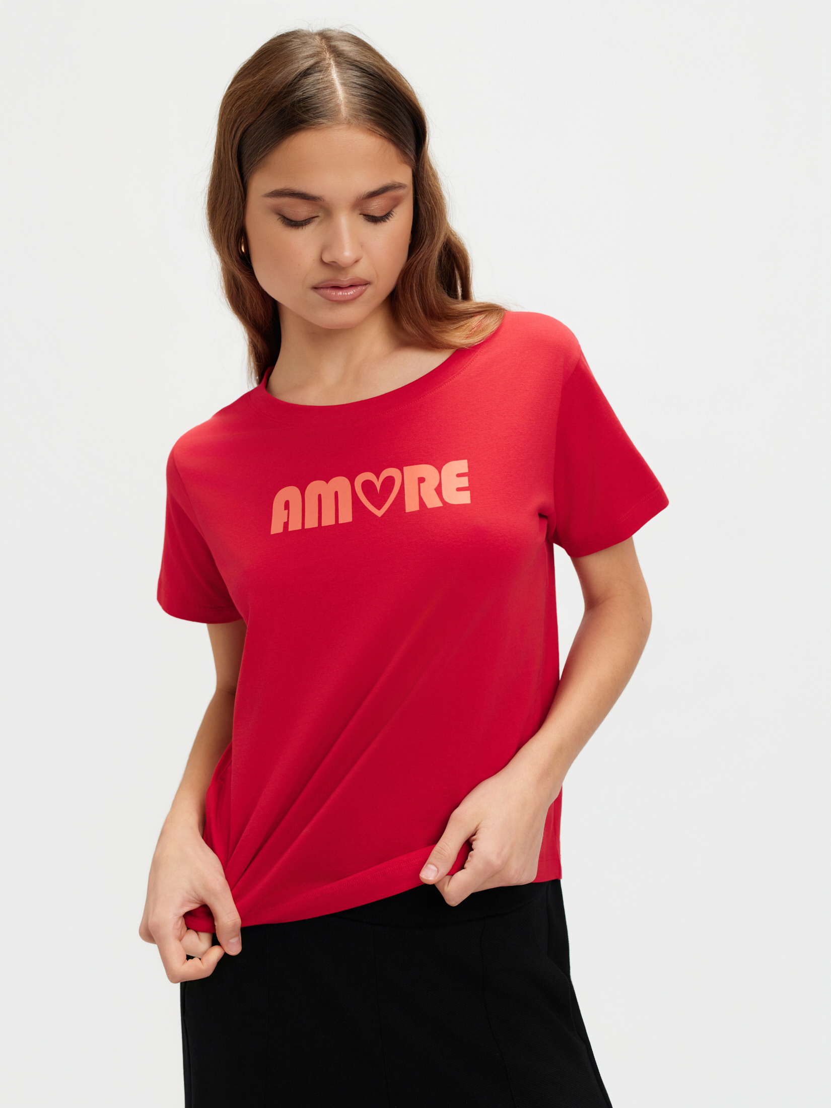 Czerwony top z napisem 