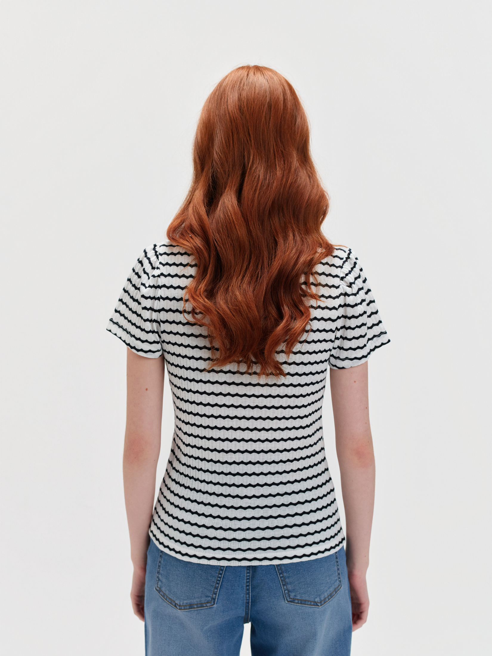 Top w paski z dekoltem w serek 