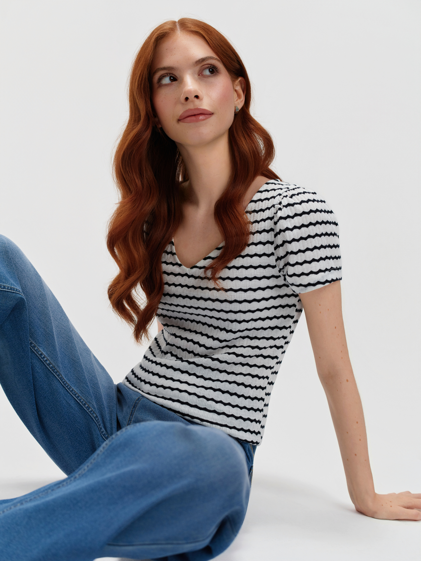 Top w paski z dekoltem w serek 