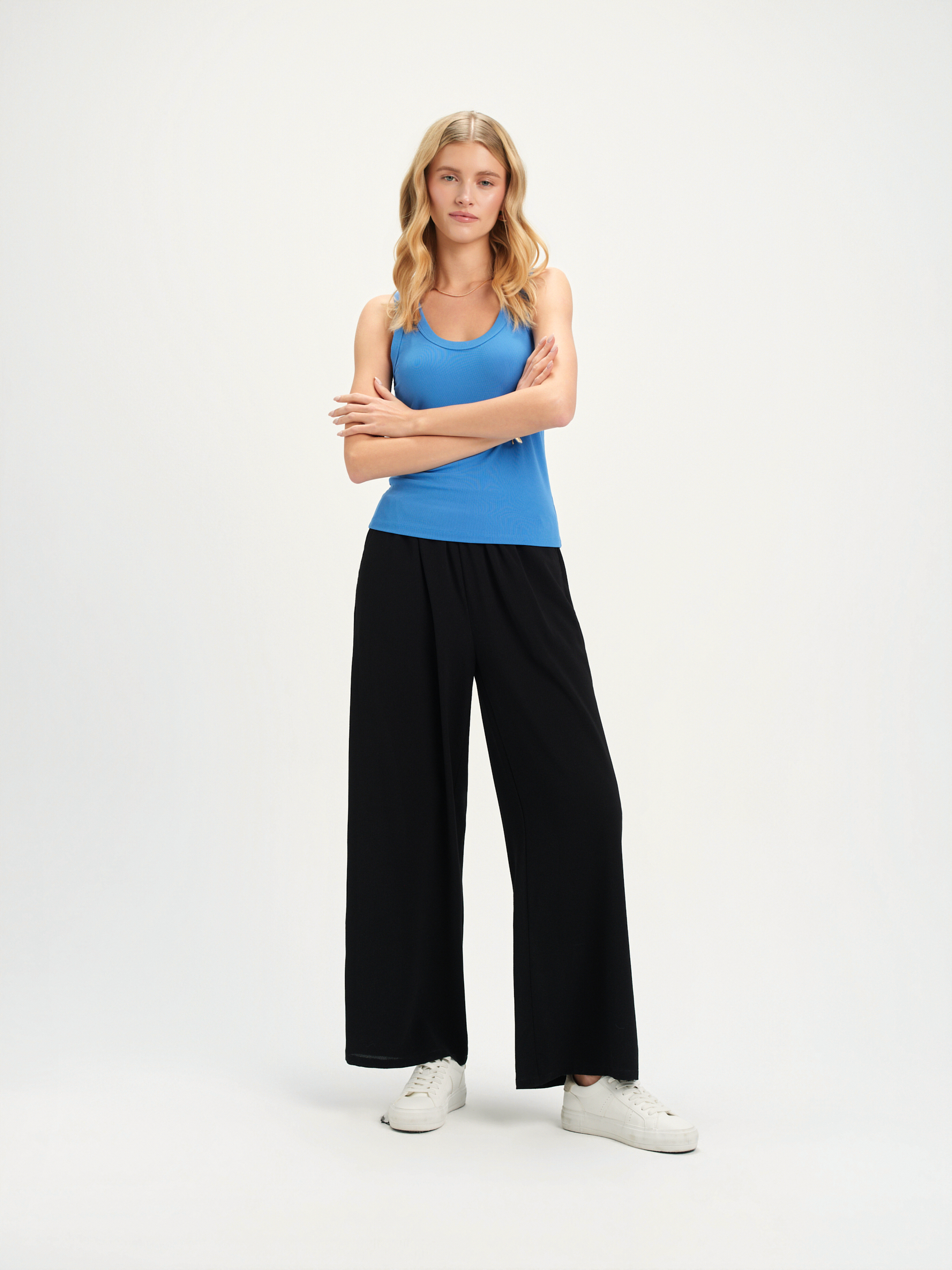 Niebieski top na ramiączkach 