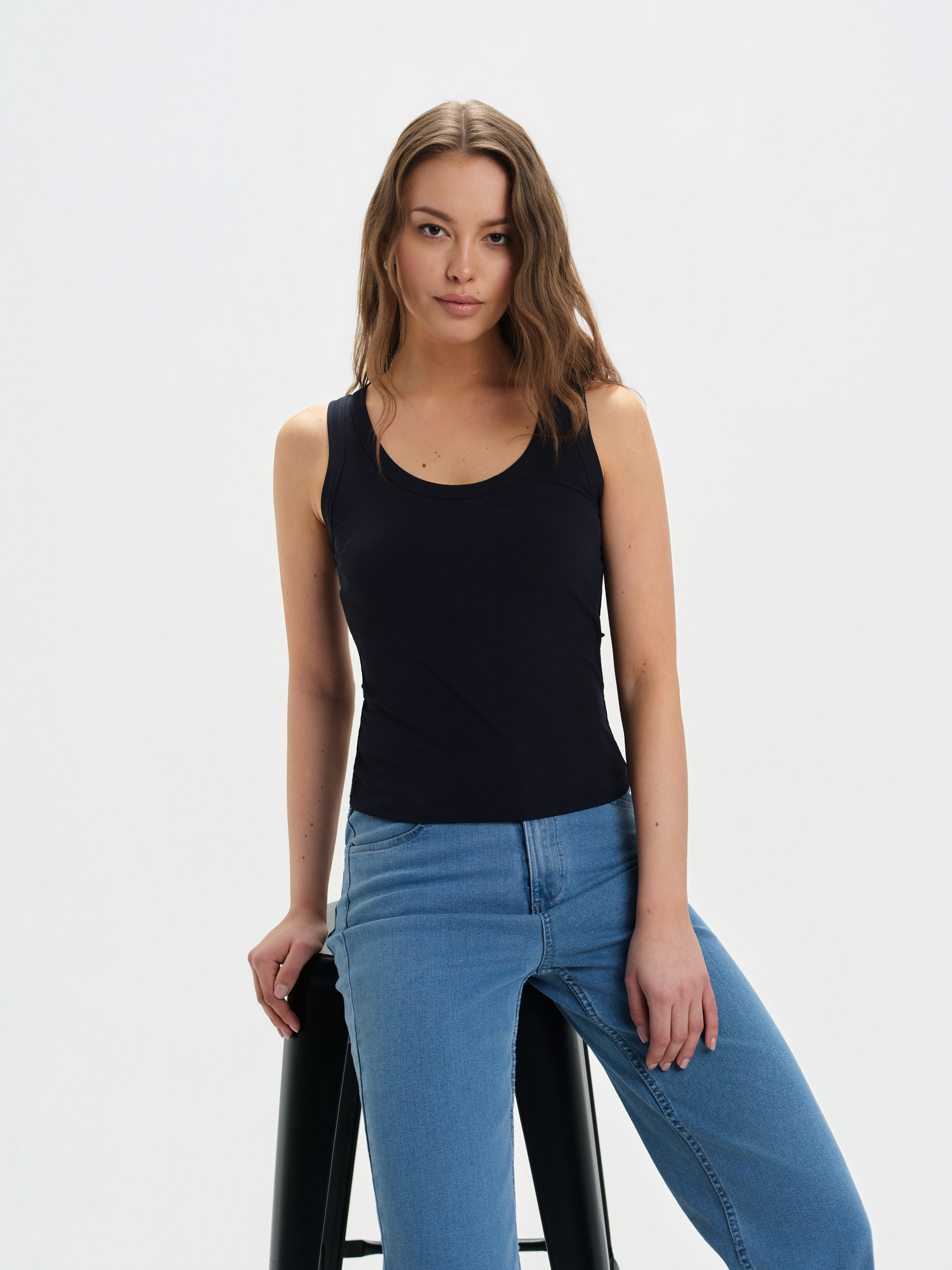 Granatowy top na ramiączkach 