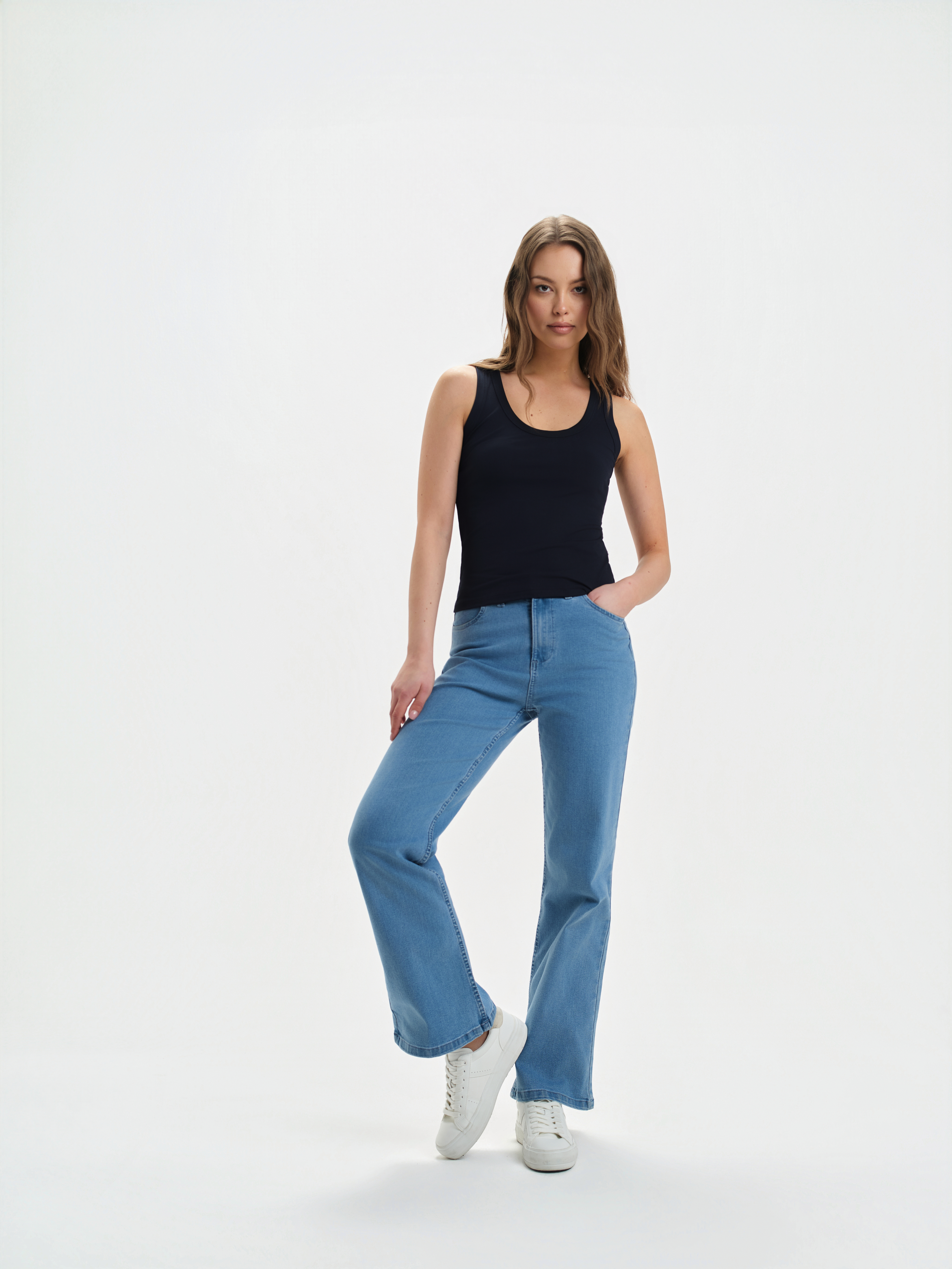 Granatowy top na ramiączkach 