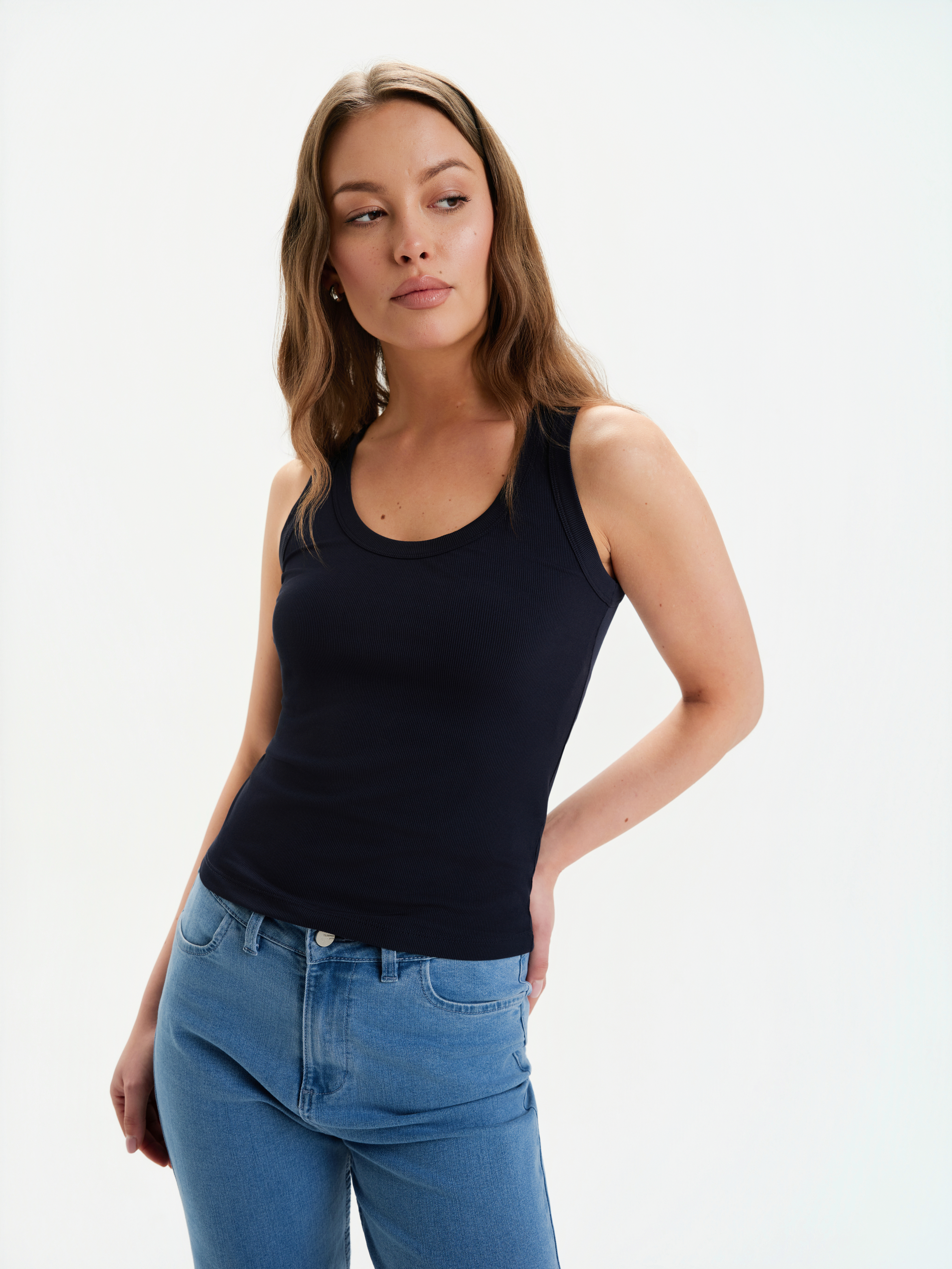 Granatowy top na ramiączkach 