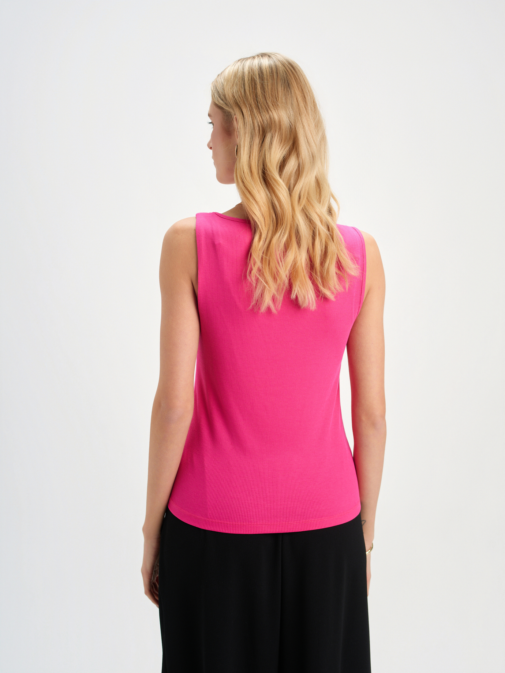 Magentowy top na ramiączkach 