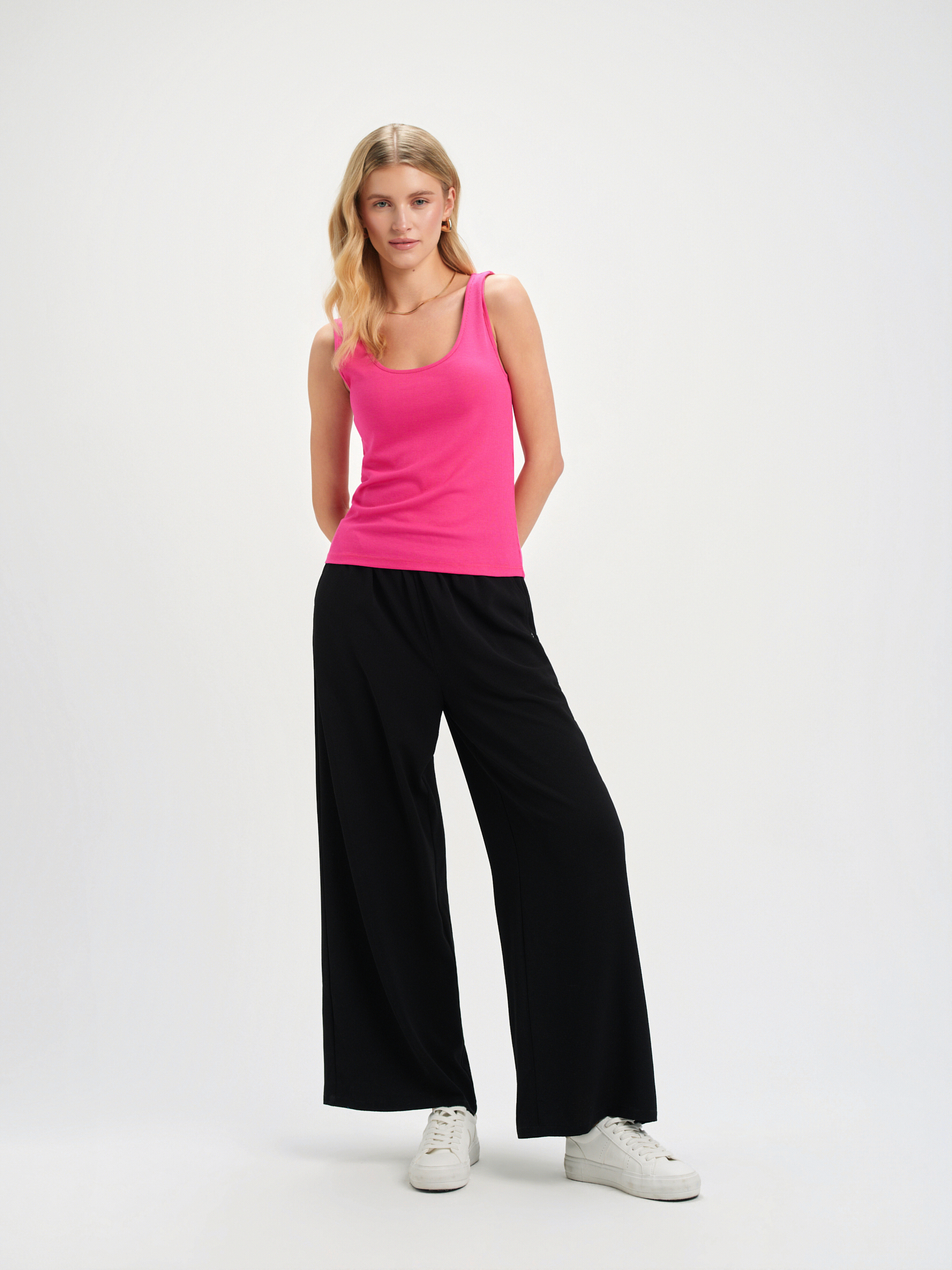 Magentowy top na ramiączkach 