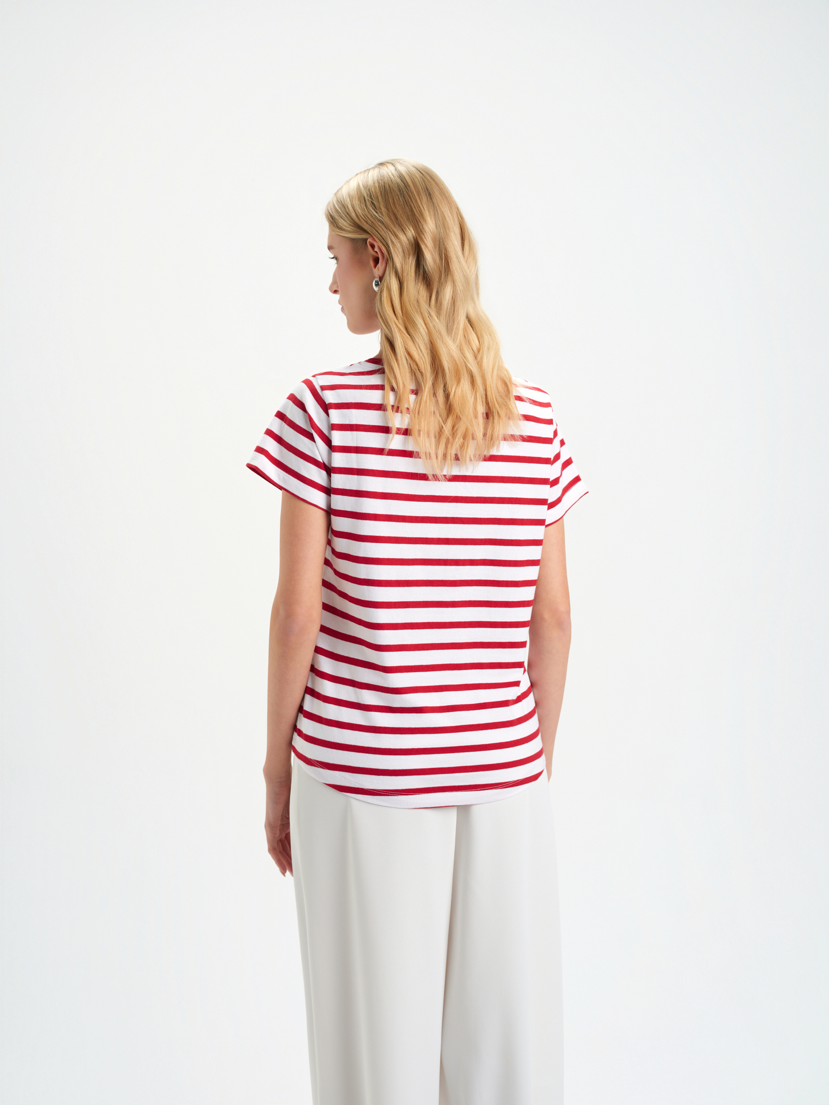 Top w czerwone paski 