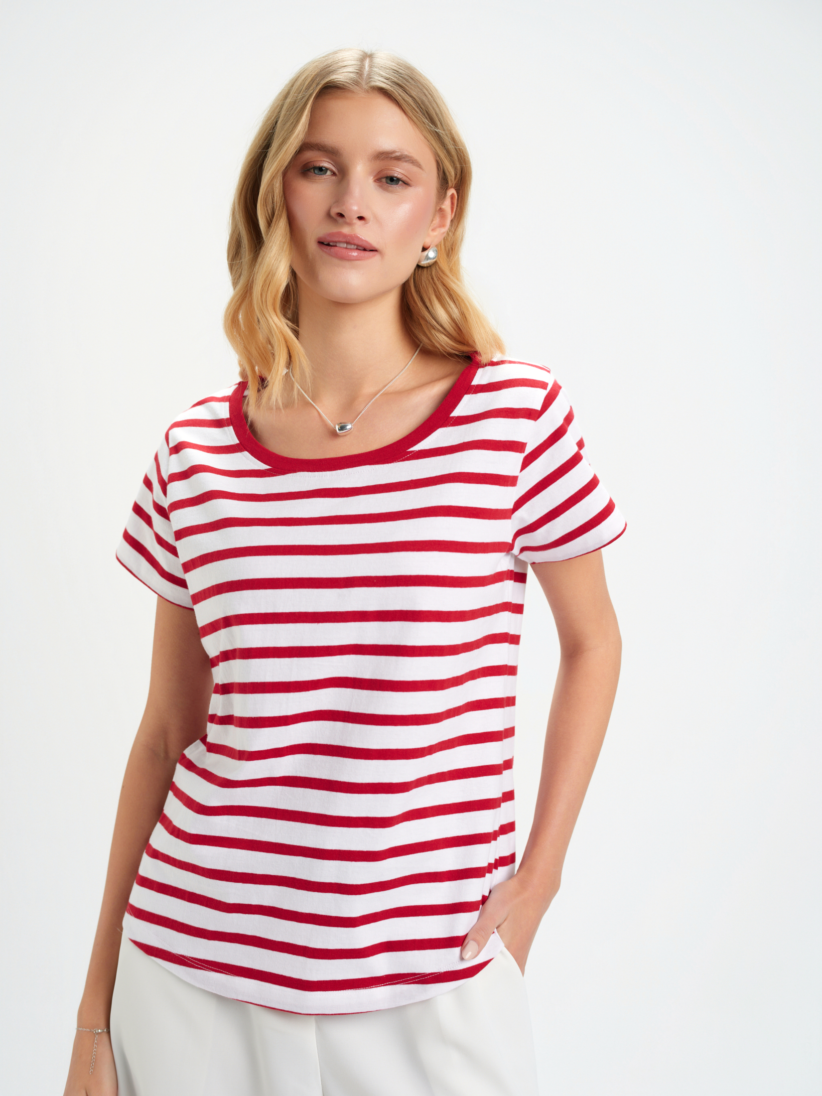 Top w czerwone paski 