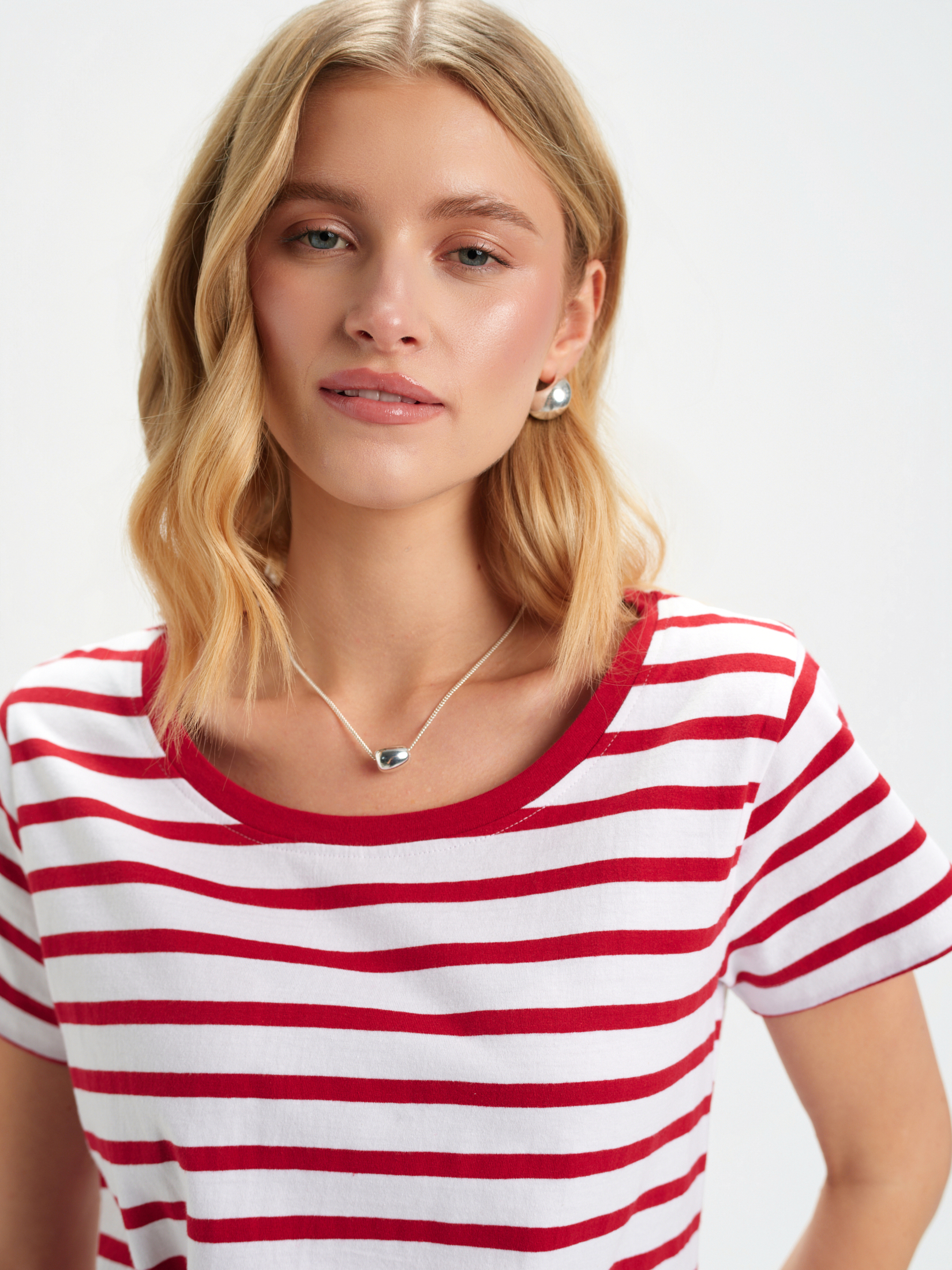 Top w czerwone paski 