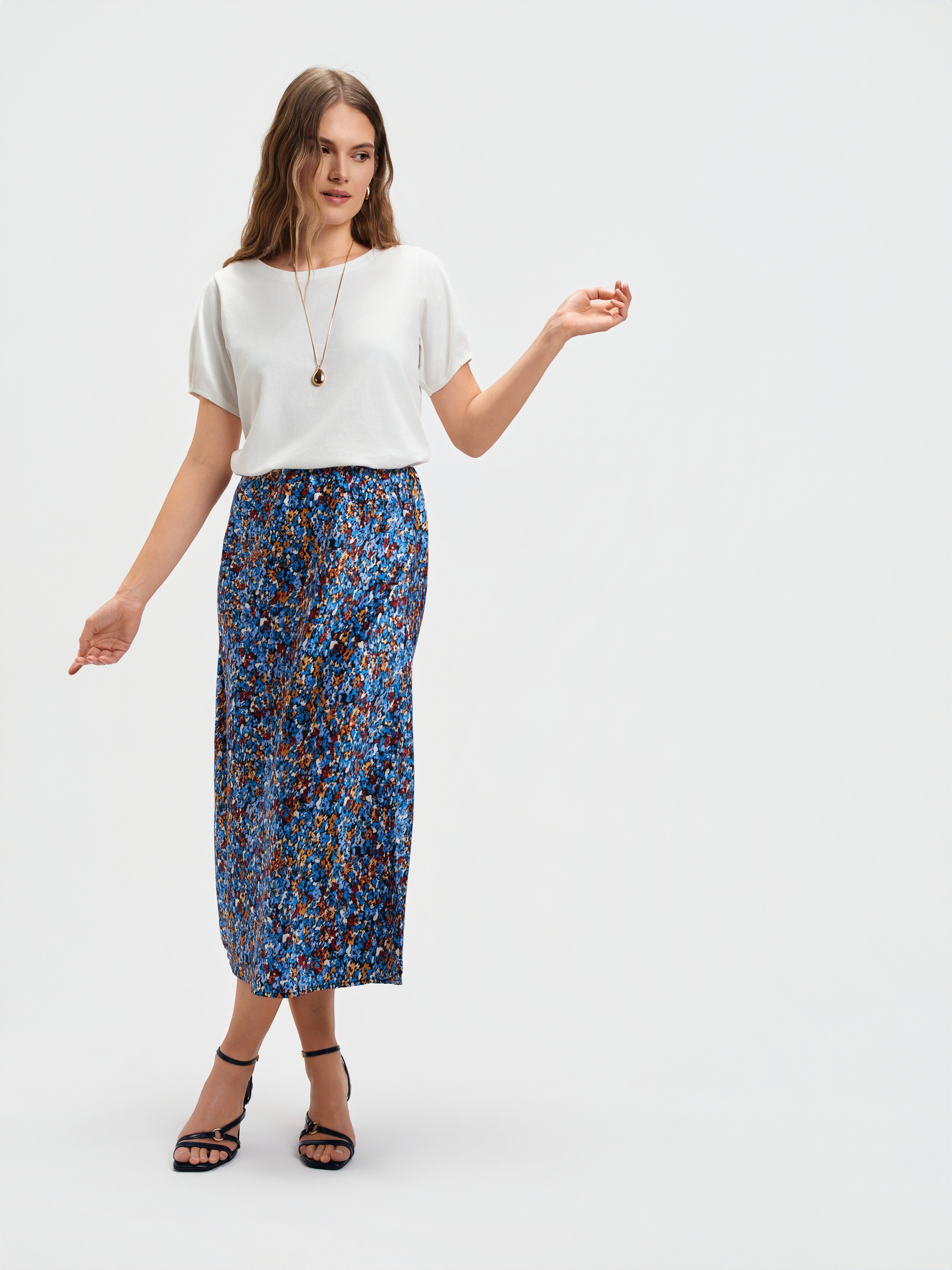 Biały top z krótkim bufiastym rękawem 