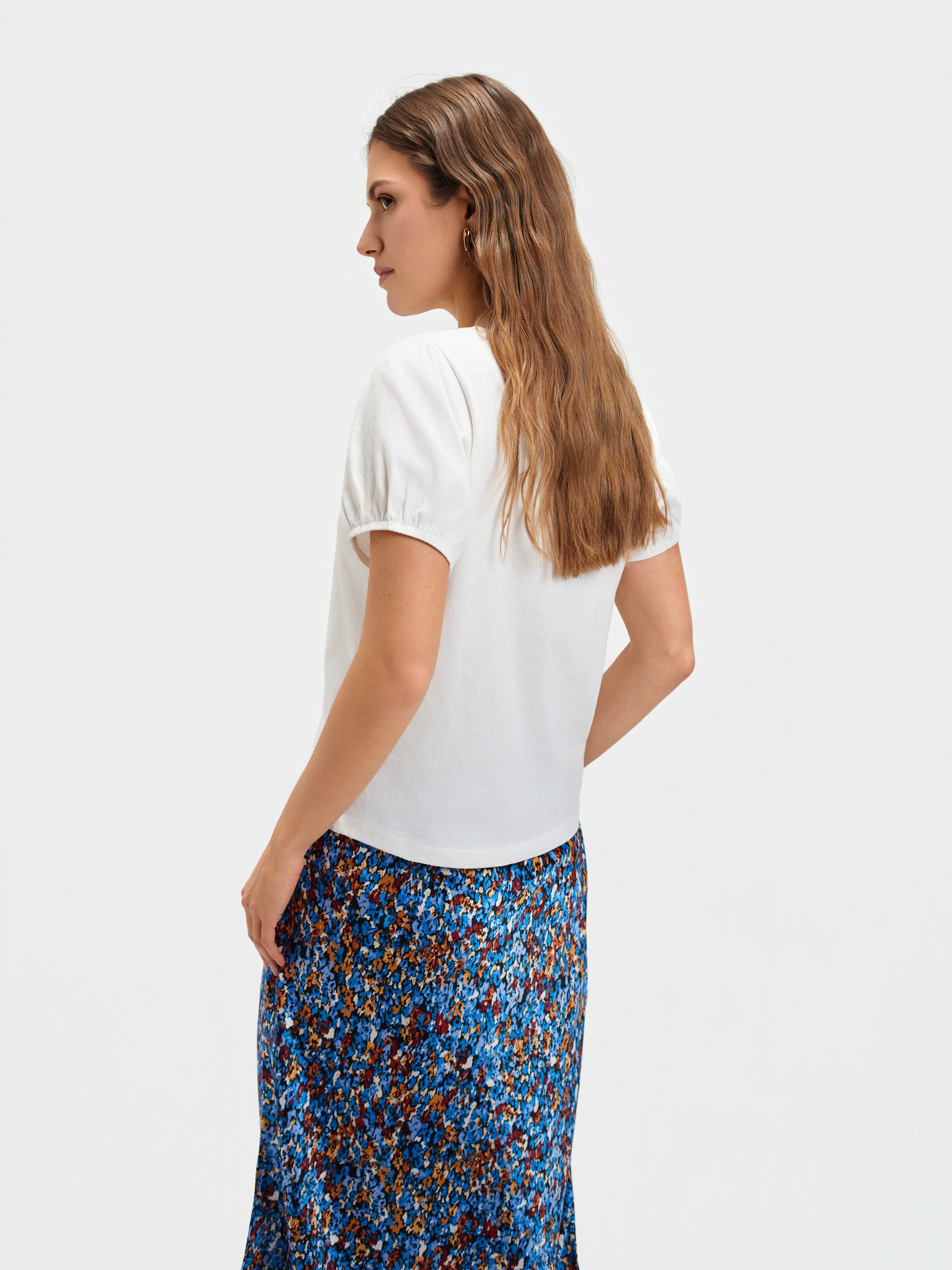 Biały top z krótkim bufiastym rękawem 