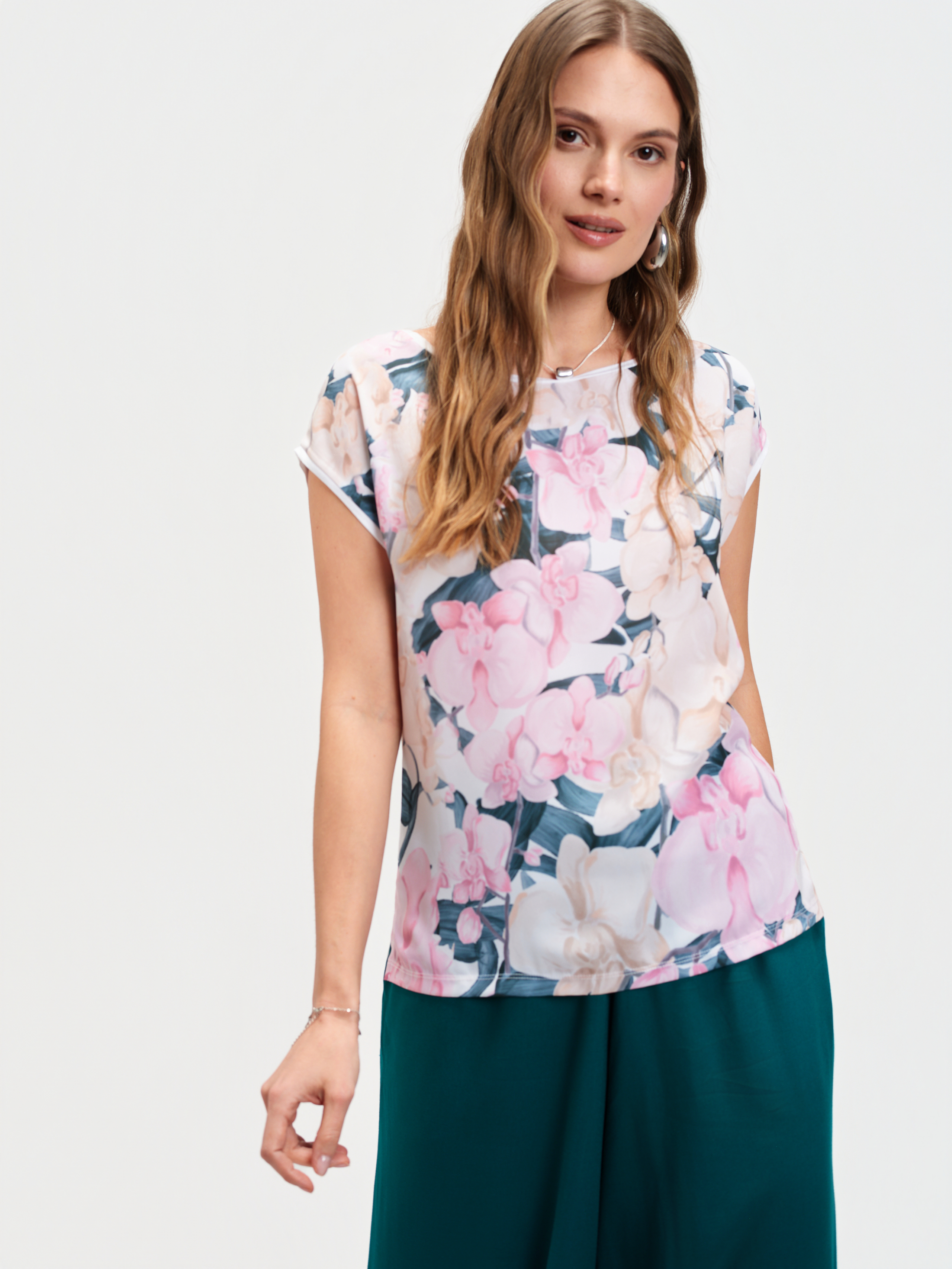 Top z nadrukiem w kwiaty 