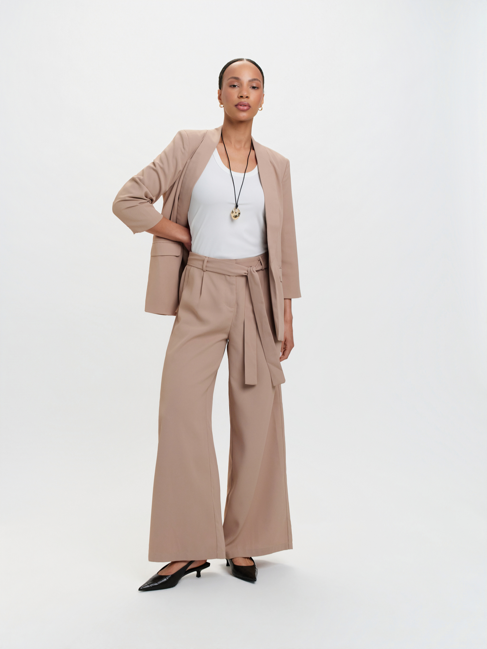 Żakiet z szalowym kołnierzem w odcieniu coffee 