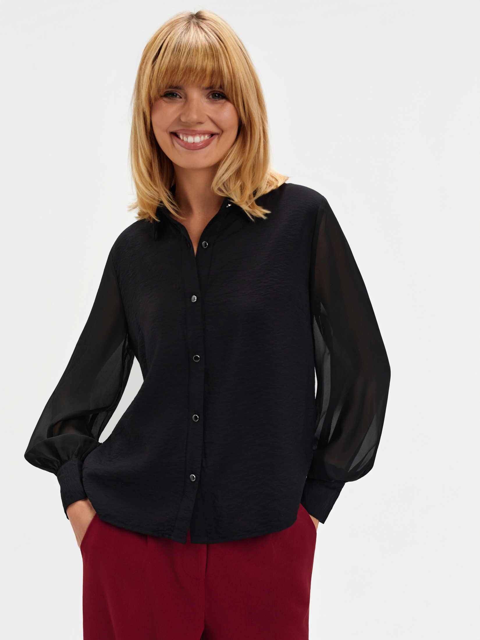 Czarna koszula z transparentnymi rękawami 