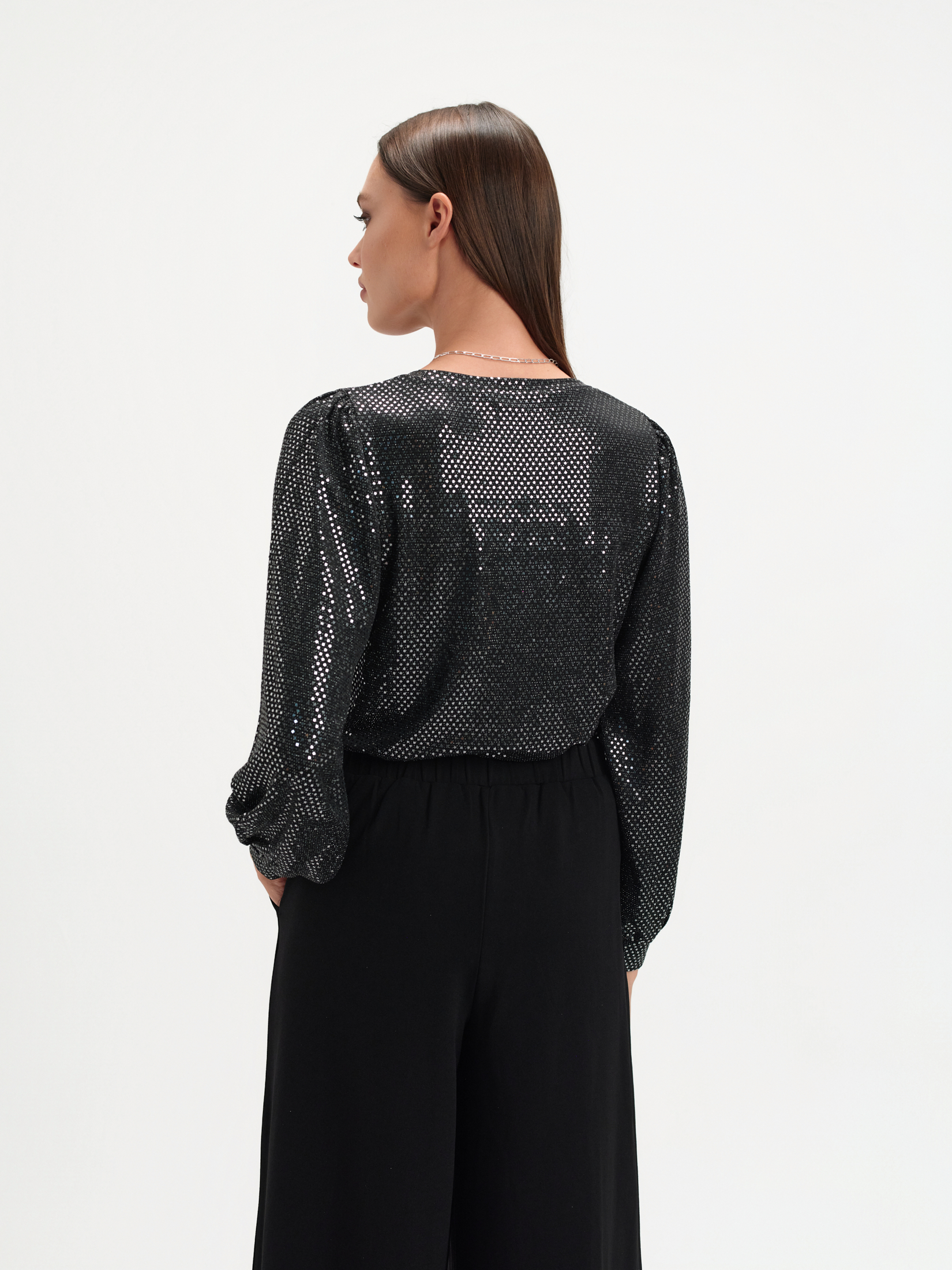 Czarna błyszcząca bluza 