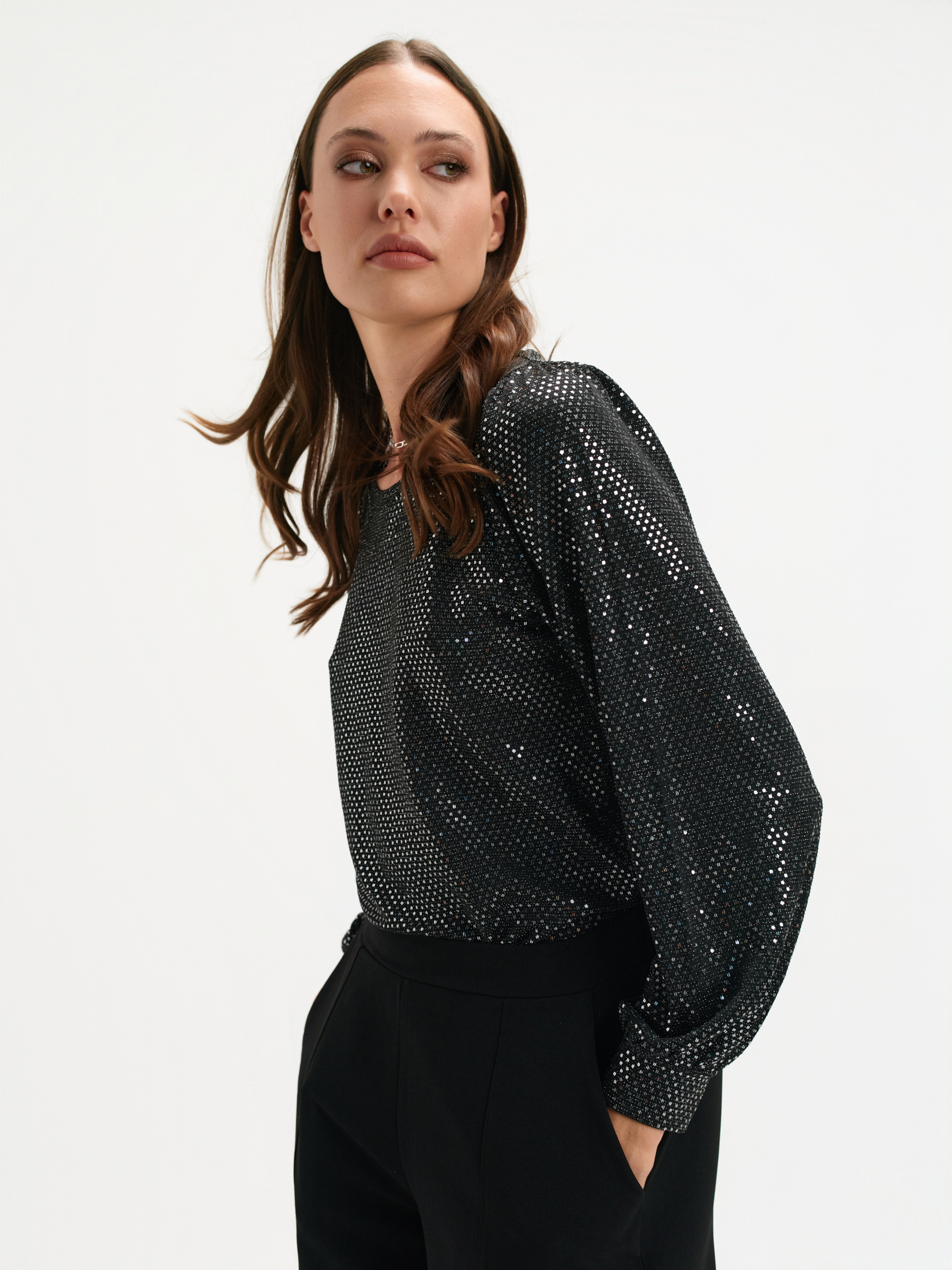 Czarna błyszcząca bluza 