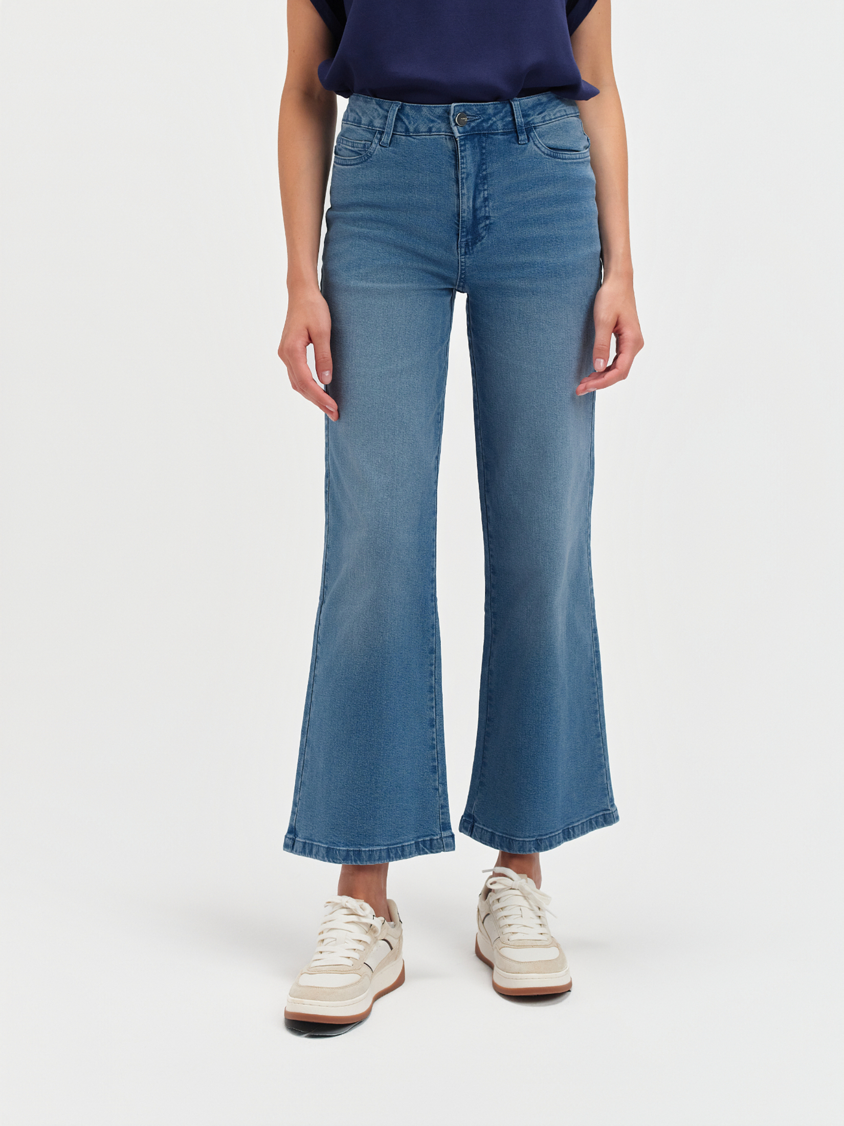 Jeansy flare z wysokim stanem 