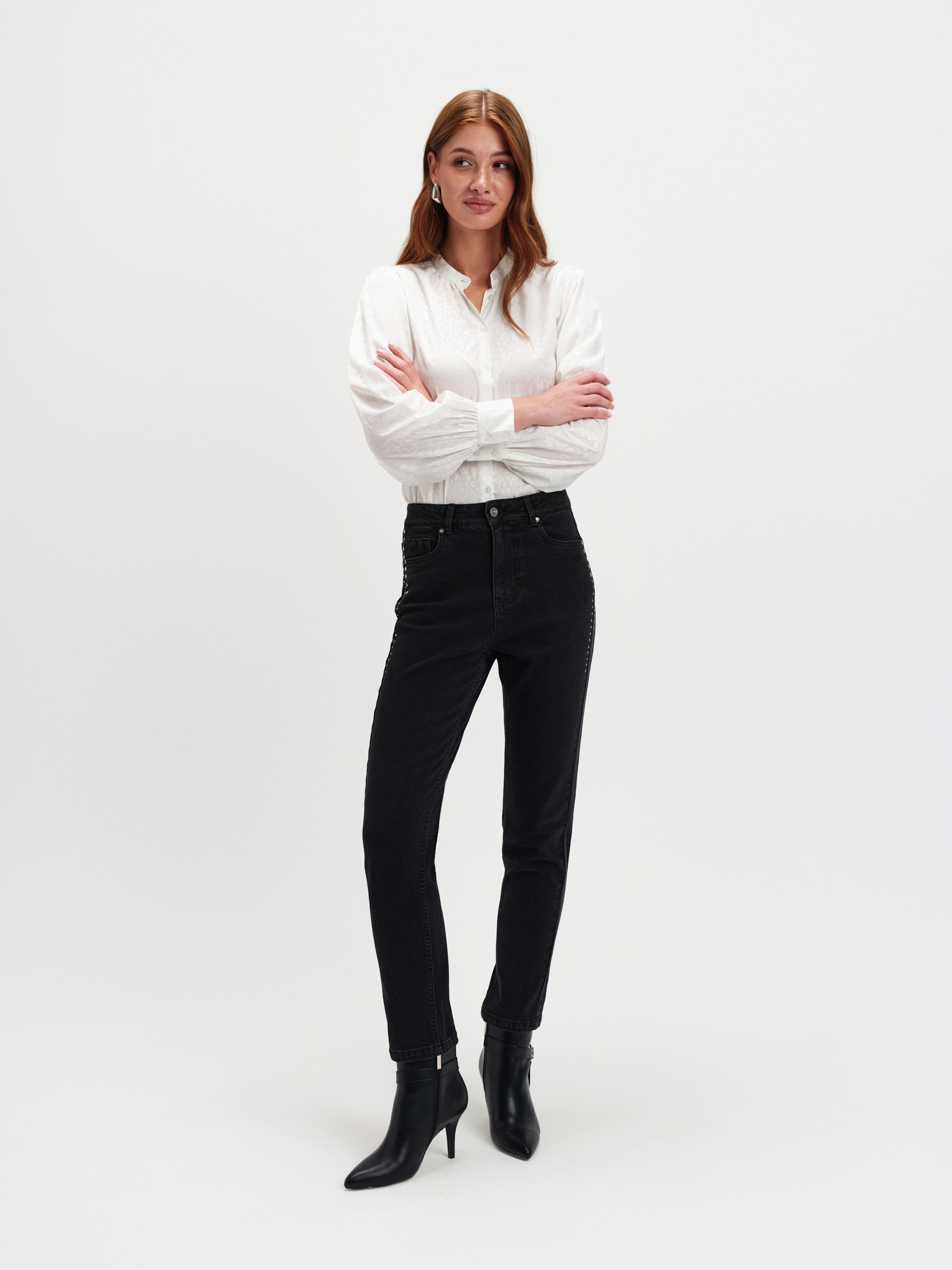 Czarne jeansy typu skinny 