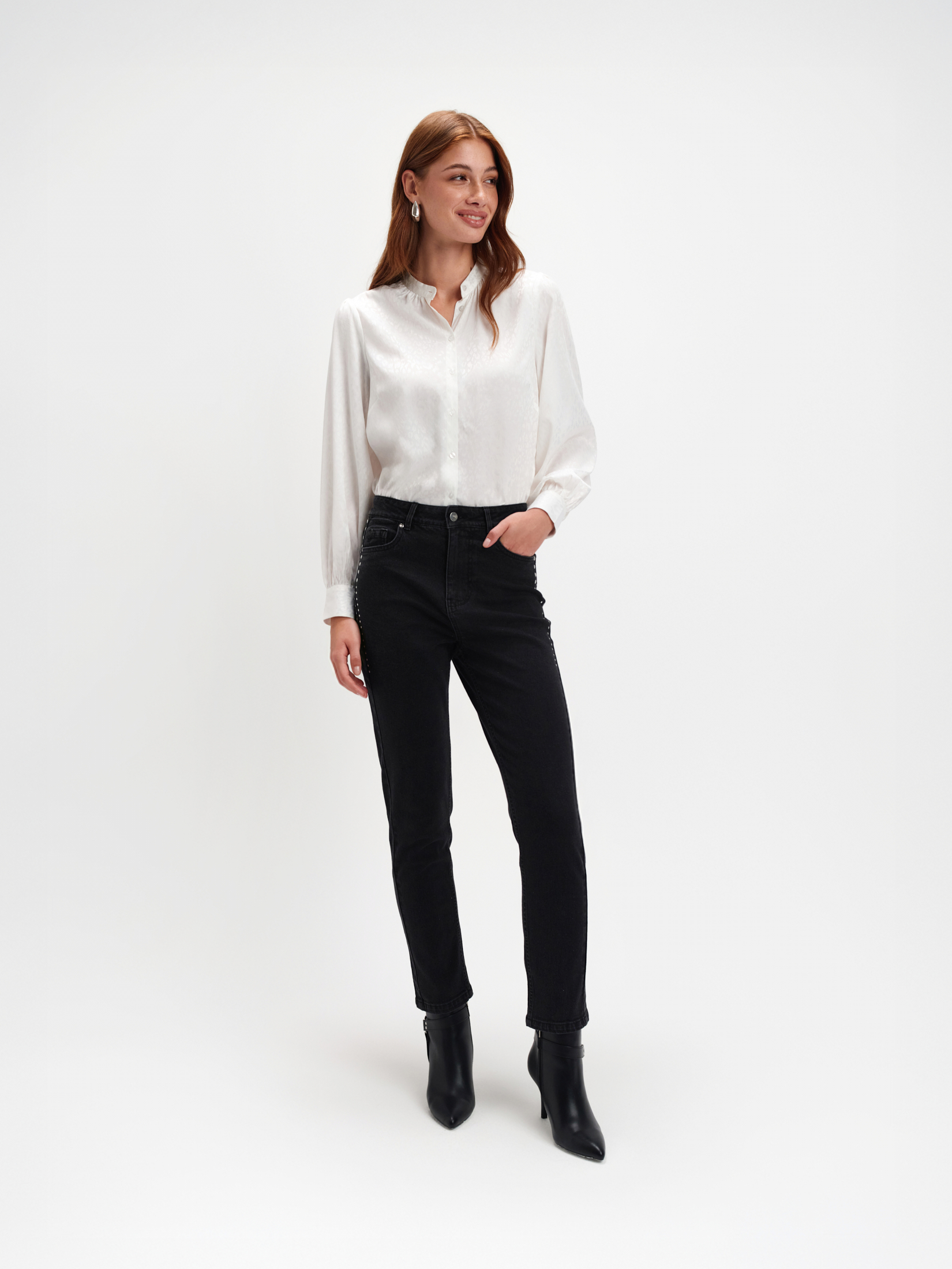 Czarne jeansy typu skinny 