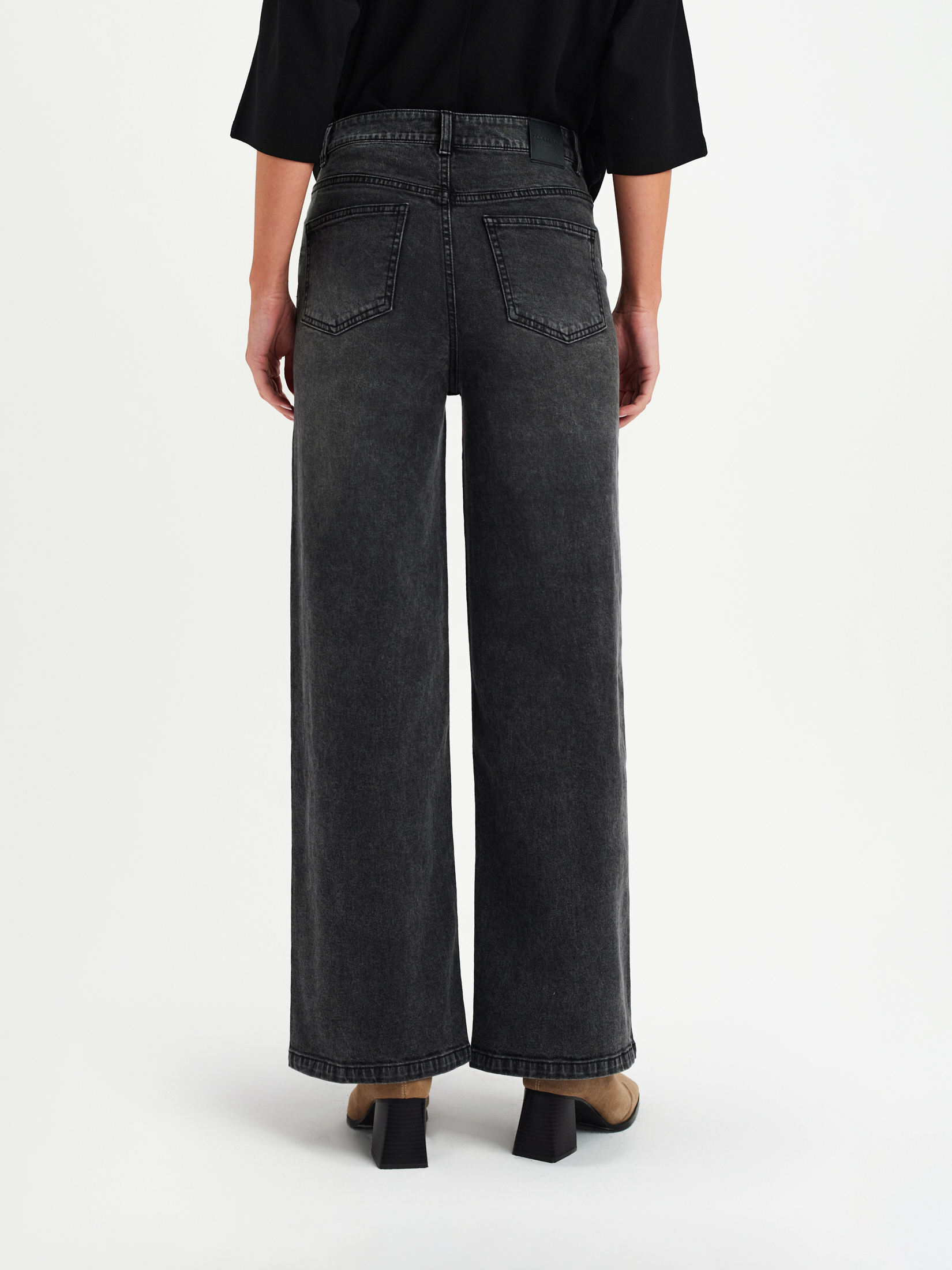 Ciemnoszare jeansy wide leg 