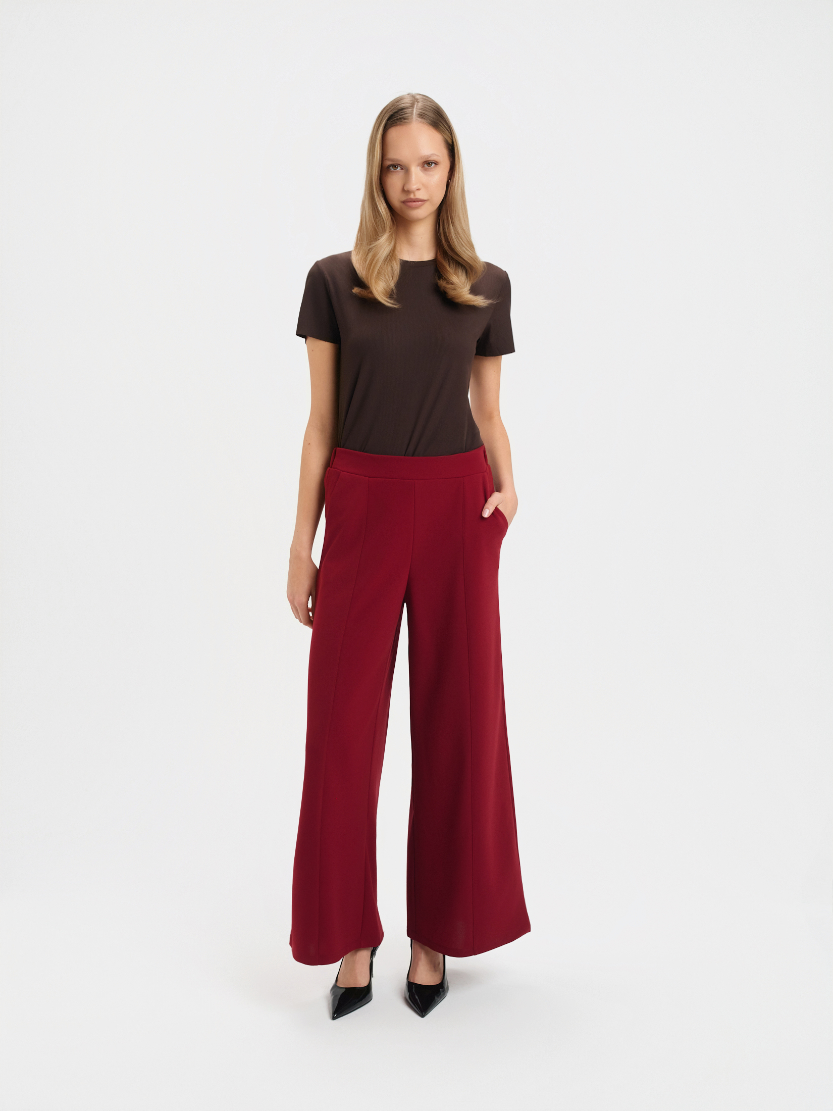 Szerokie spodnie z kantem burgund 