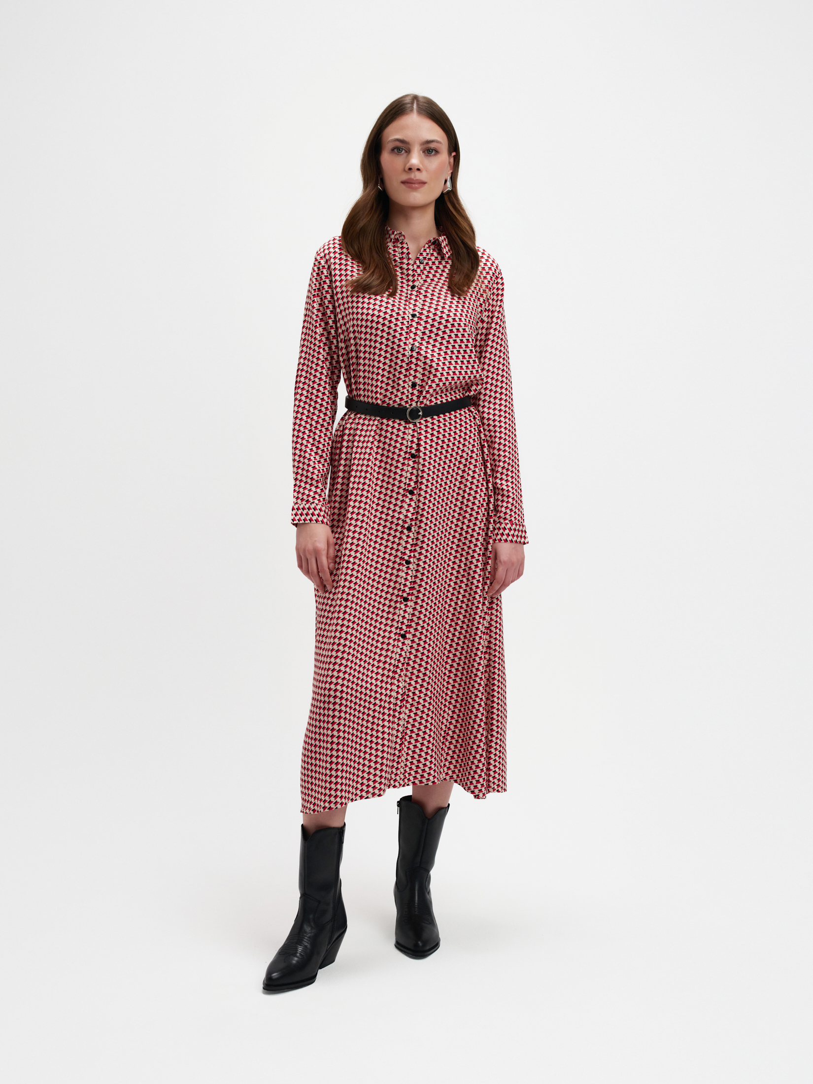 Elegancka sukienka z czerwonym wzorem 