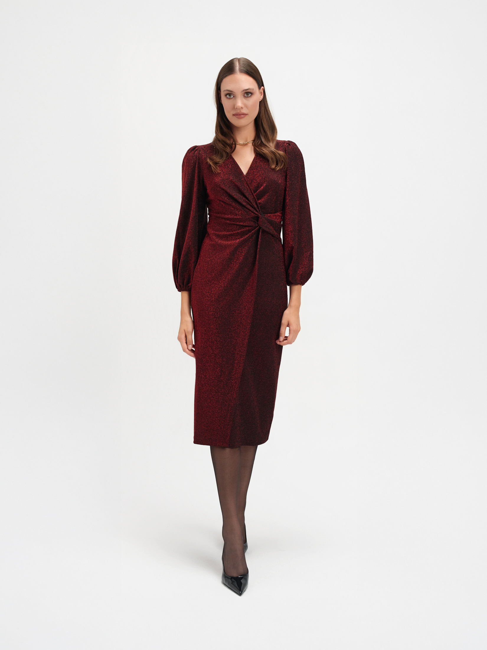 Błyszcząca sukienka w kolorze bordo 