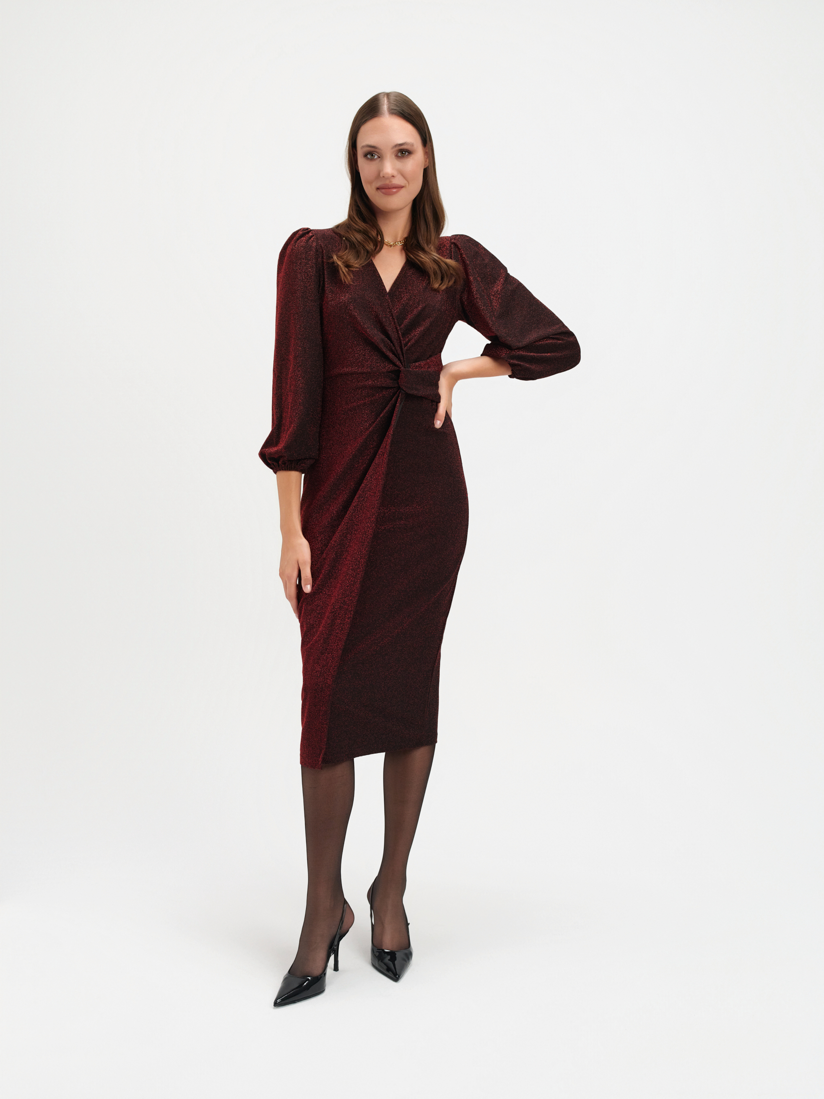 Błyszcząca sukienka w kolorze bordo 