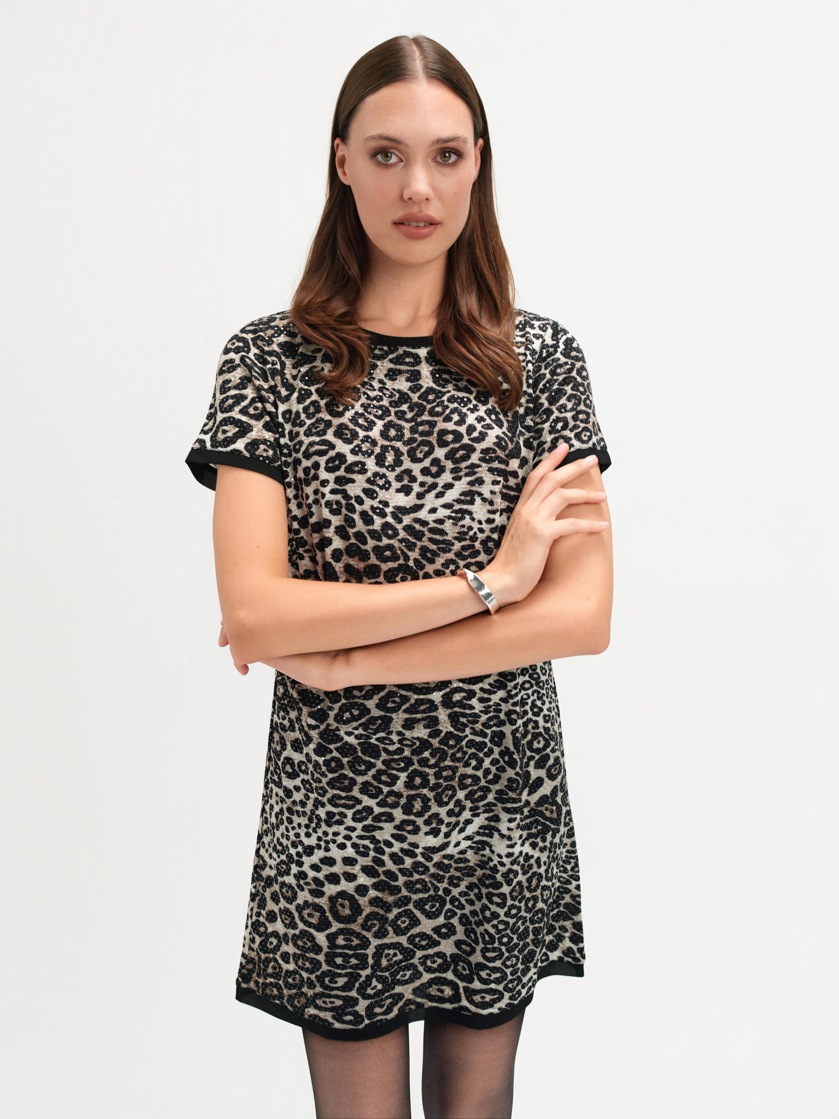 Sukienka o prostym kroju w zwierzęcy print 