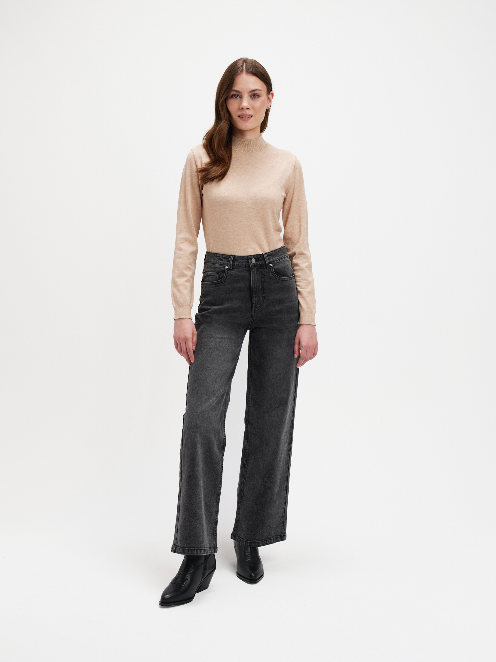 Beżowy basicowy sweter 