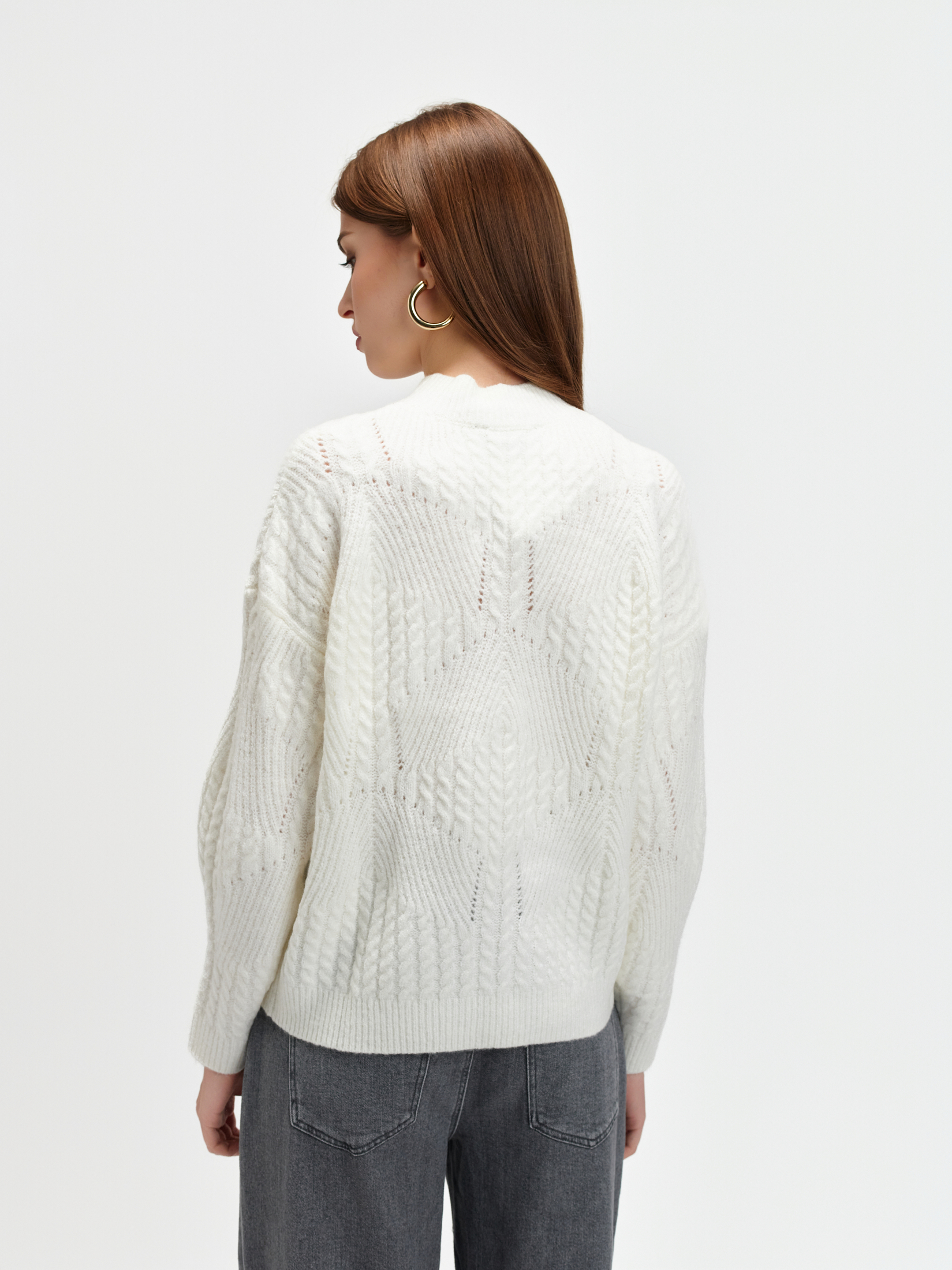 Biały sweter ażurowy 