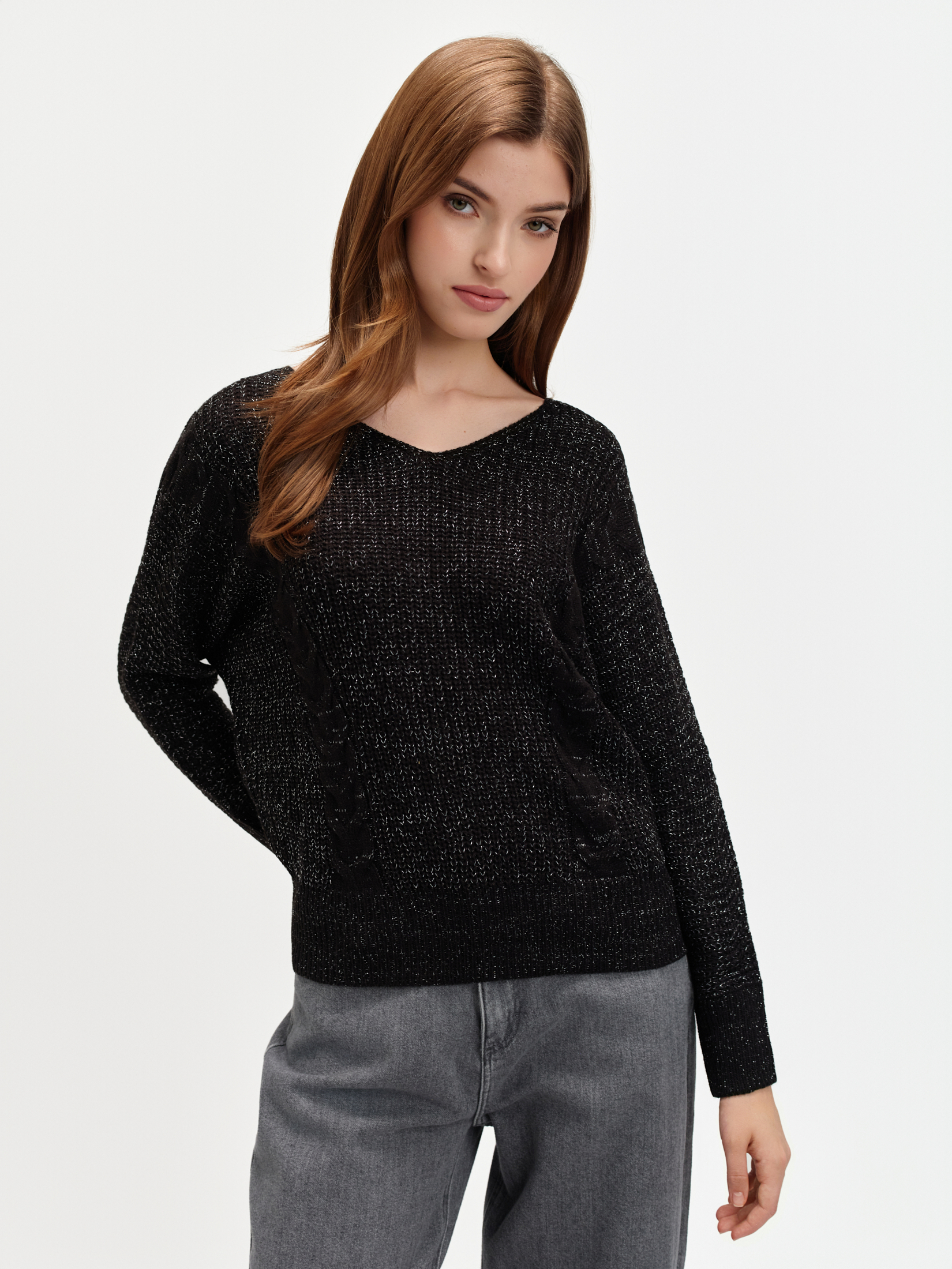 Czarny sweter z wycięciem na plecach 