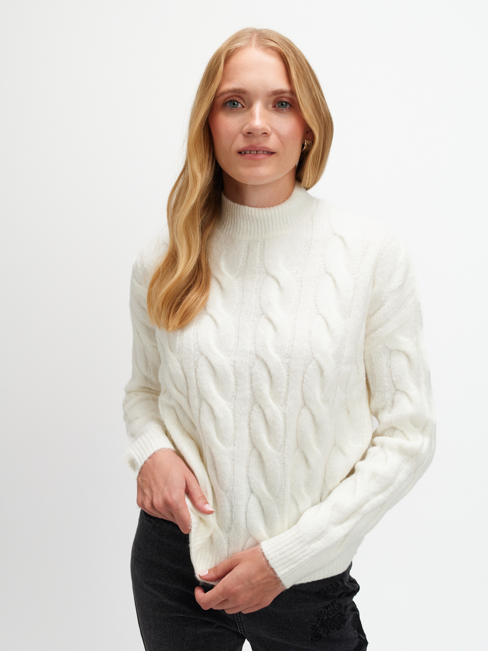 Sweter z warkoczowym splotem 