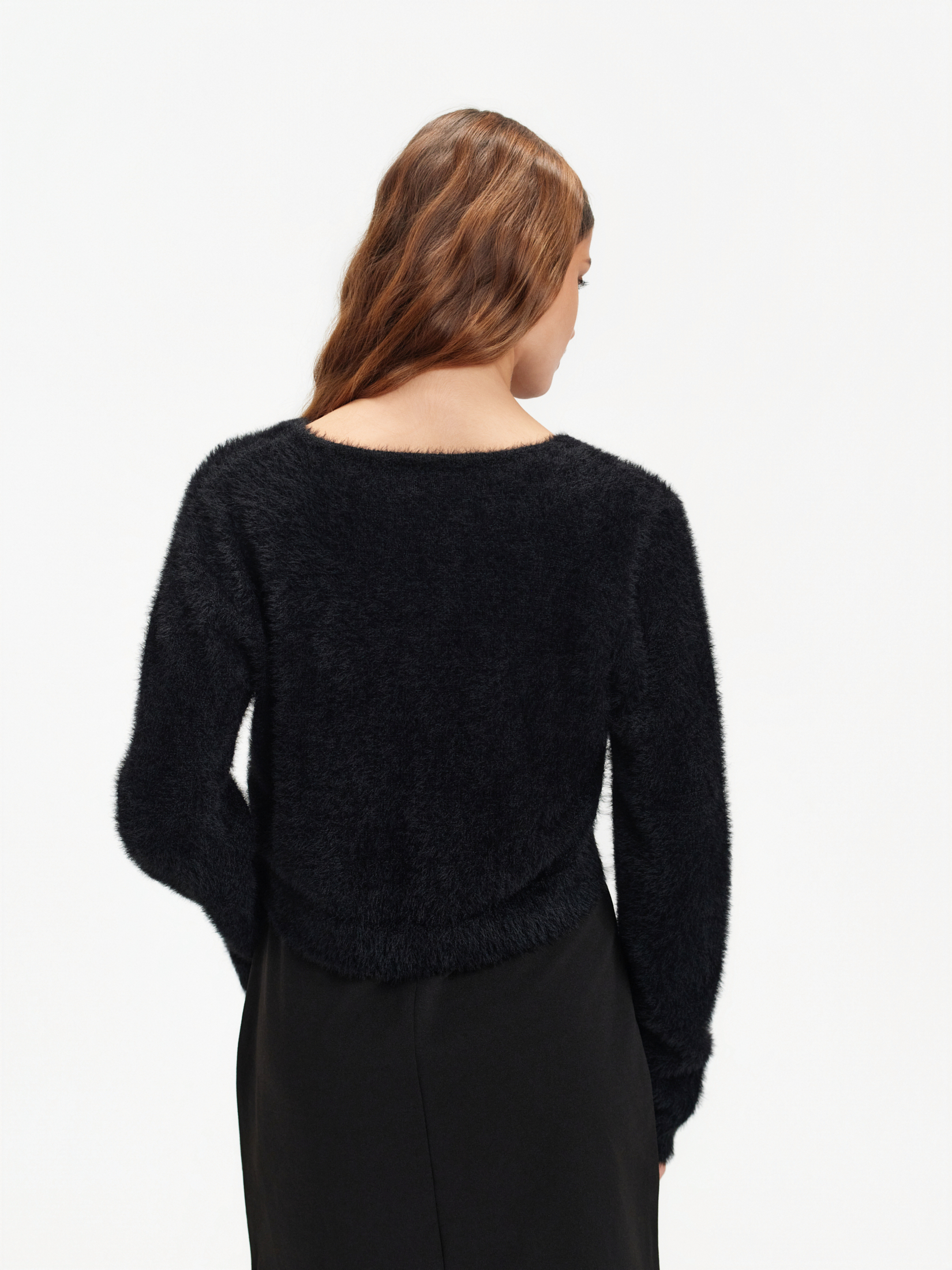 Czarny kardigan z ozdobnymi guzikami