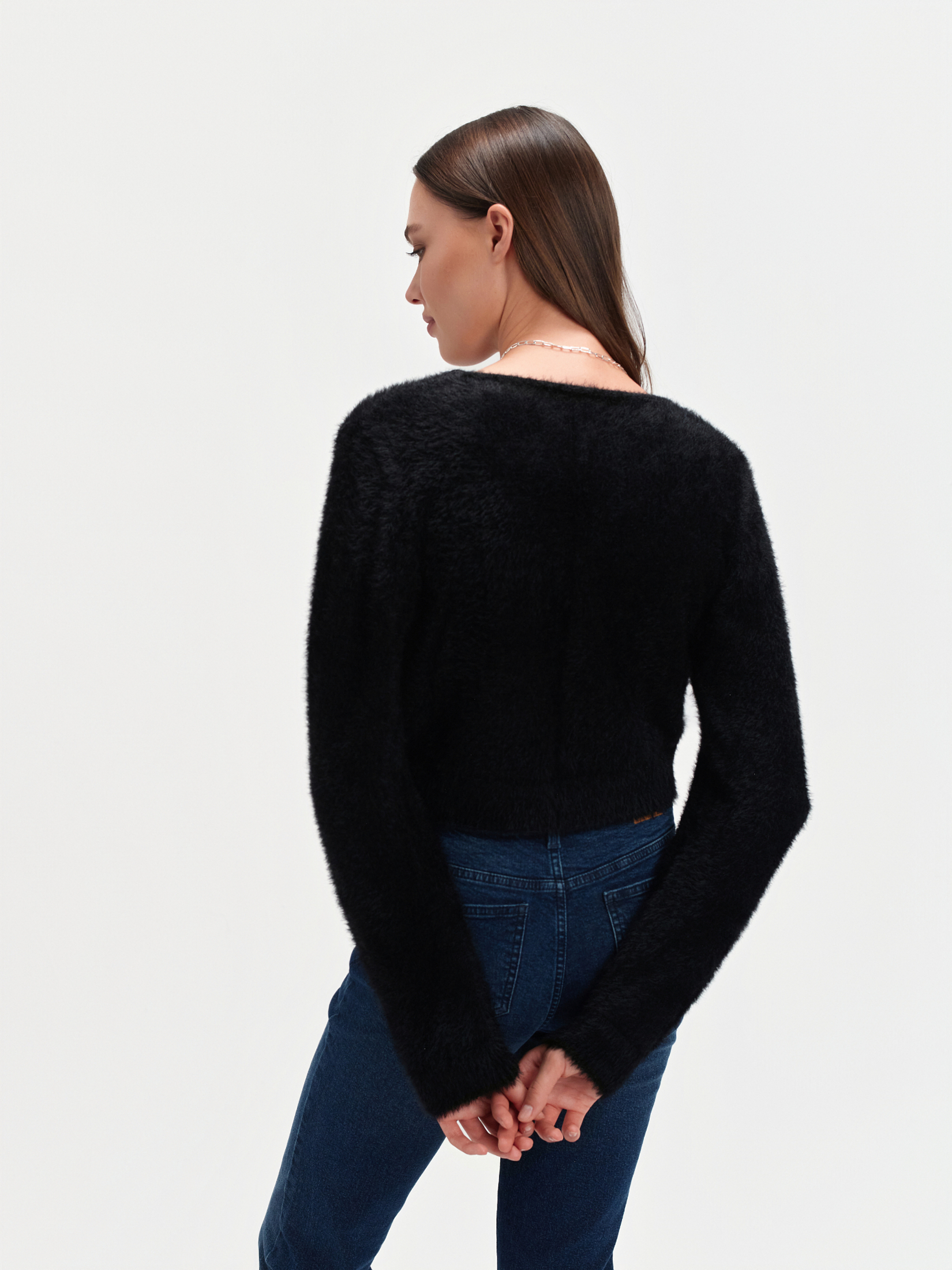 Czarny kardigan z ozdobnymi guzikami