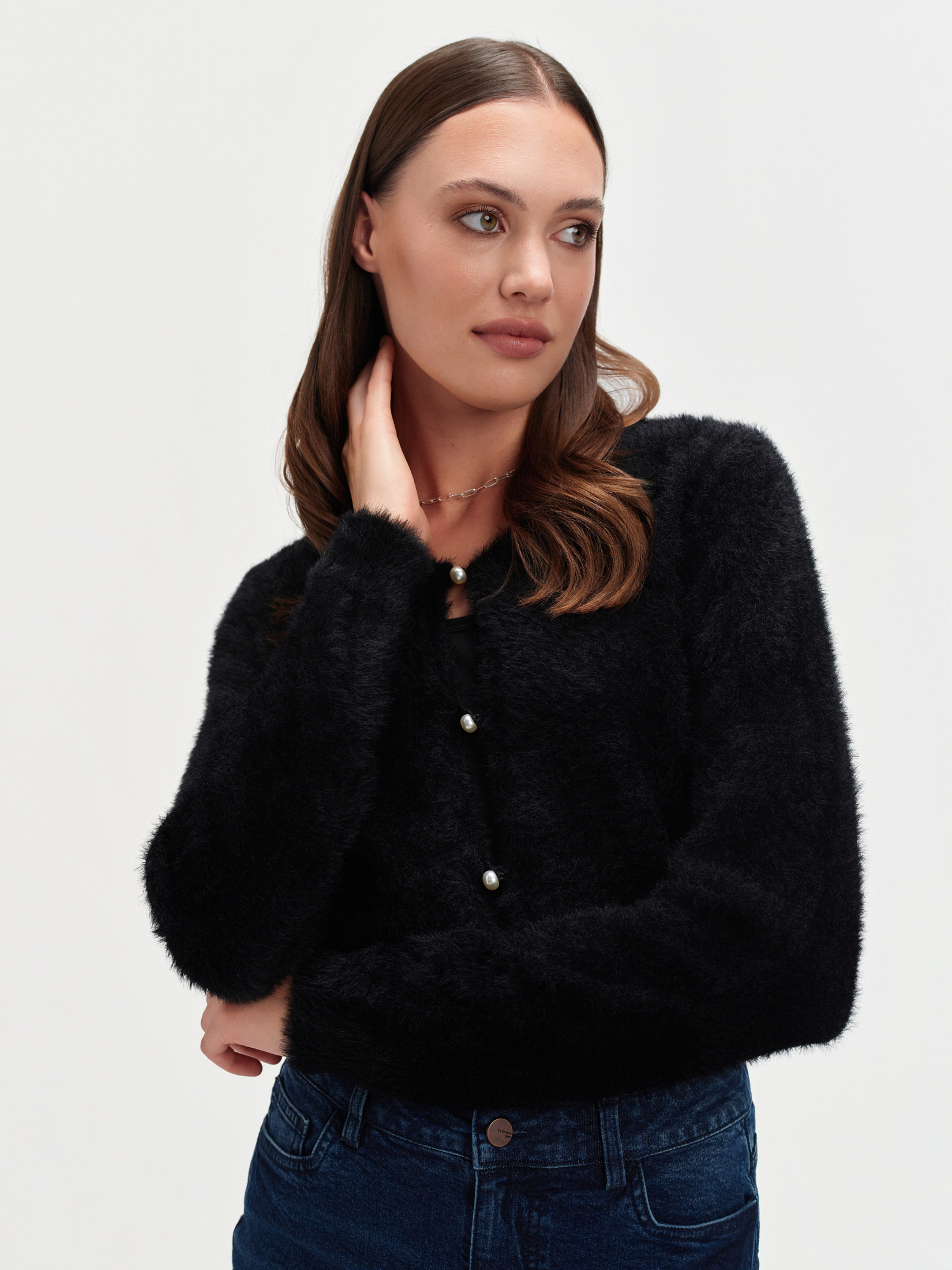 Czarny kardigan z ozdobnymi guzikami