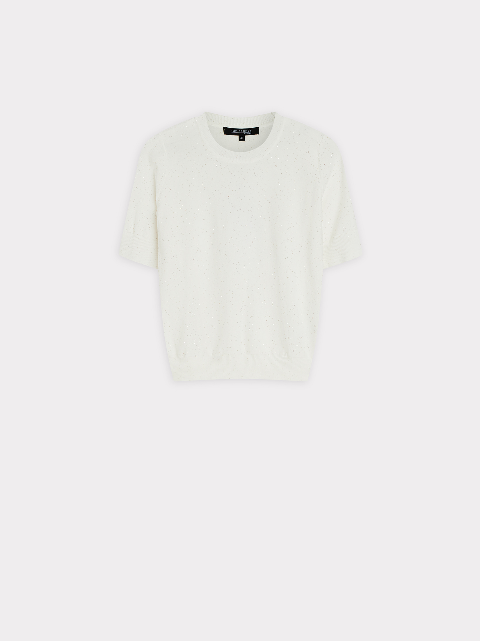 Biały sweter z błyszczącą nitką 