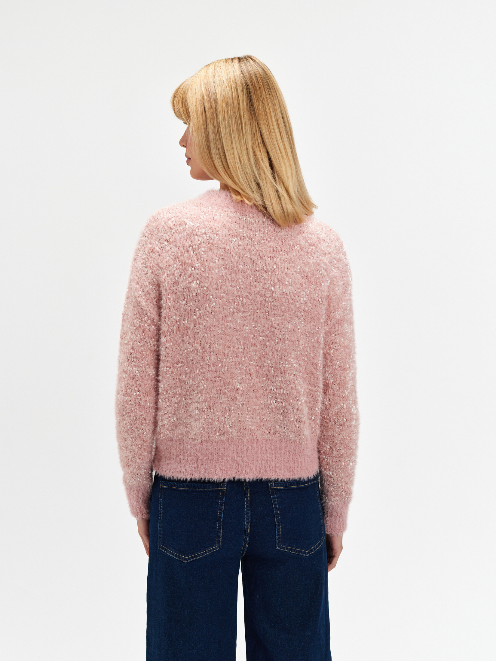 Różowy sweter z cekinami 