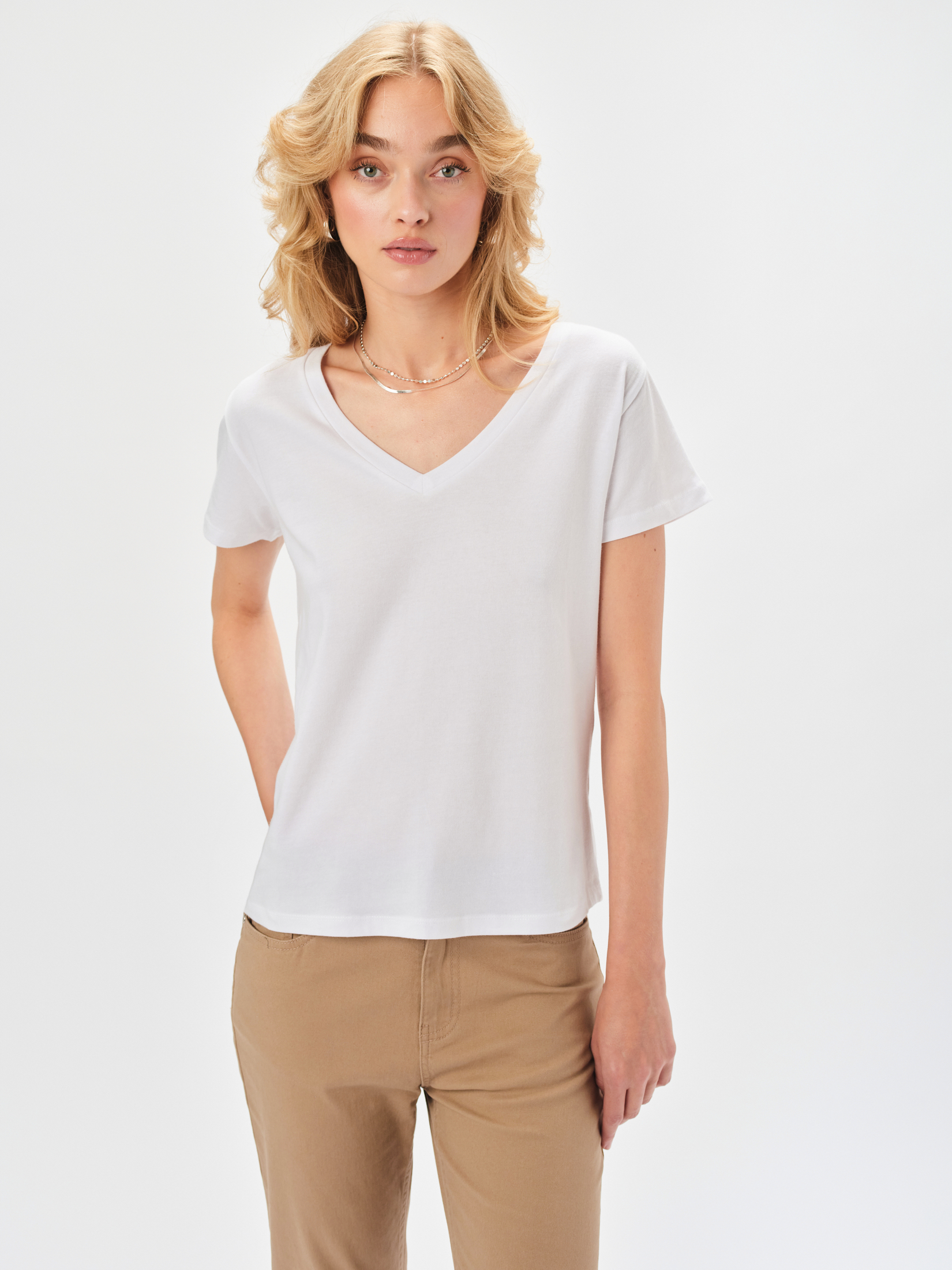Biały klasyczny t-shirt 