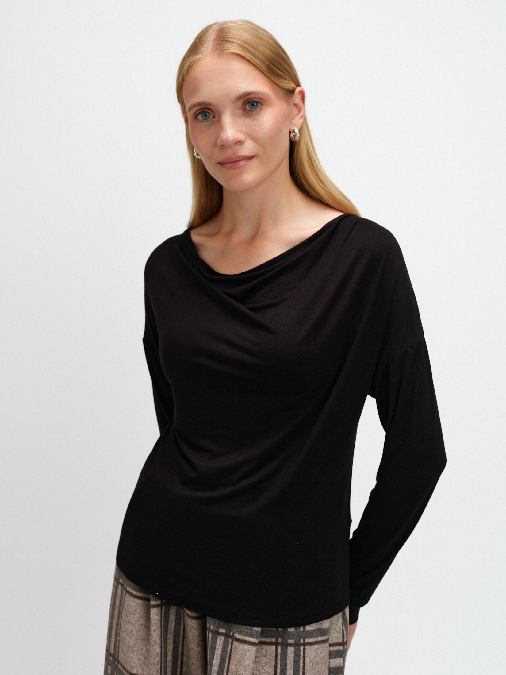 Czarna bluzka z marszczeniem 