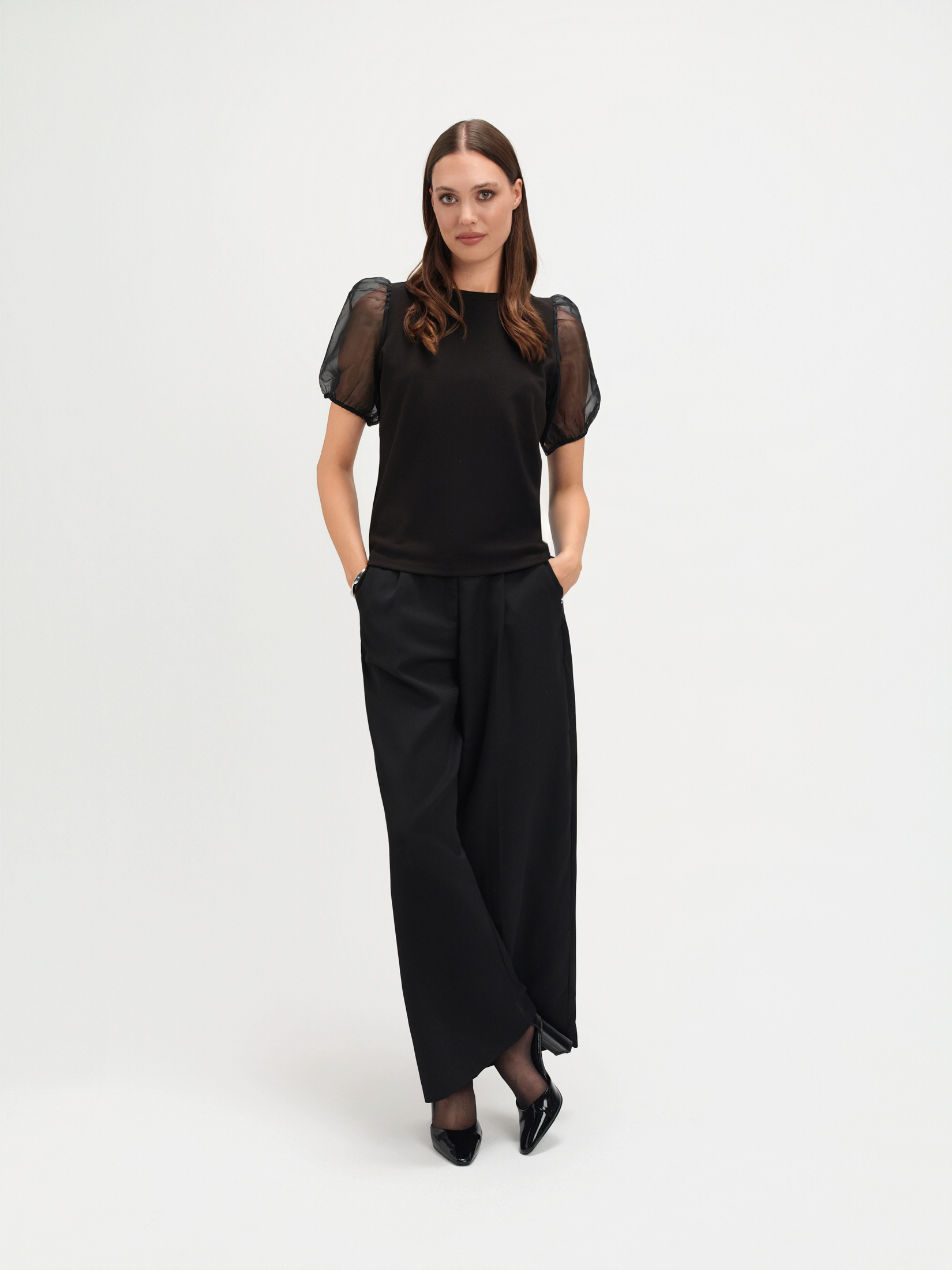 Czarny top z bufiastym rękawem 